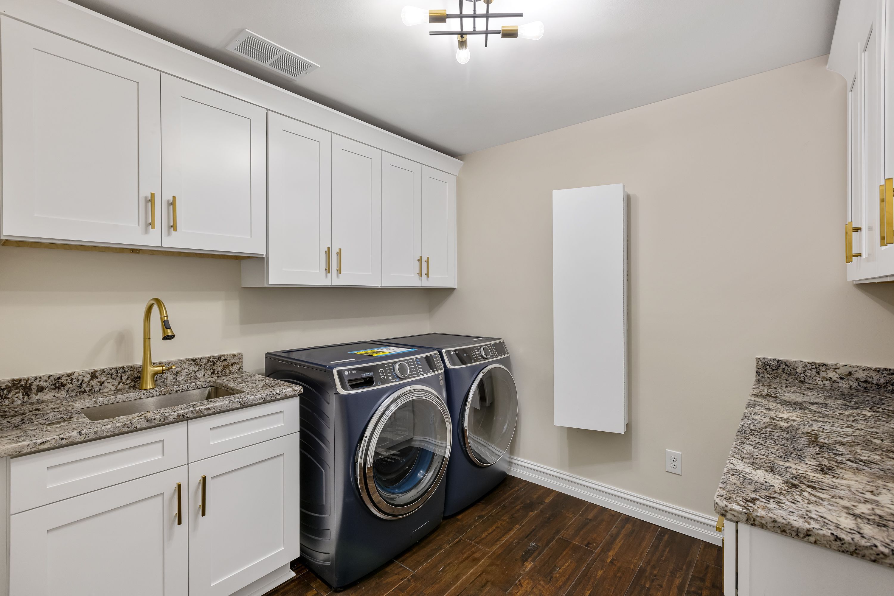 Bloomfield Township, Michigan 48302, United States, 4 Bedrooms Bedrooms, ,5 BathroomsBathrooms,Residential,Pending,81177