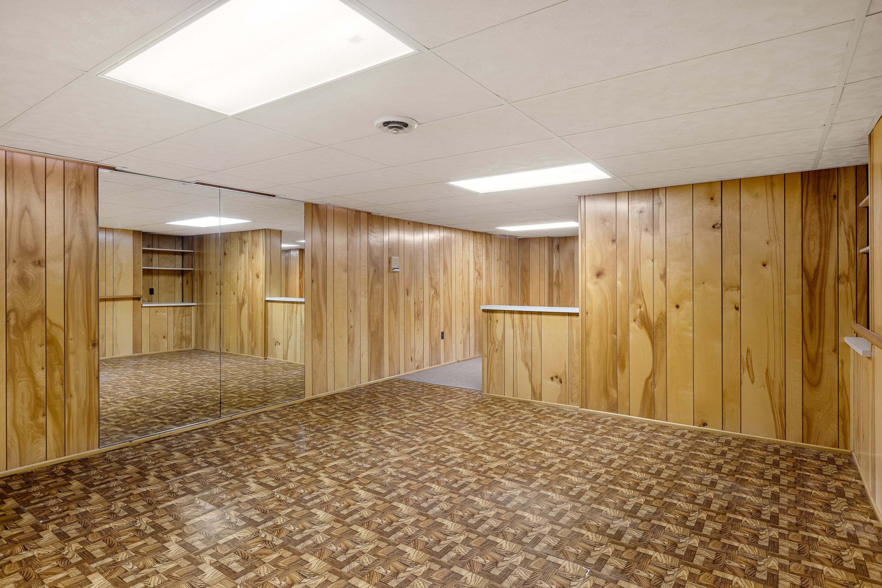 Bloomfield Township, Michigan 48302, United States, 4 Bedrooms Bedrooms, ,5 BathroomsBathrooms,Residential,Pending,81177