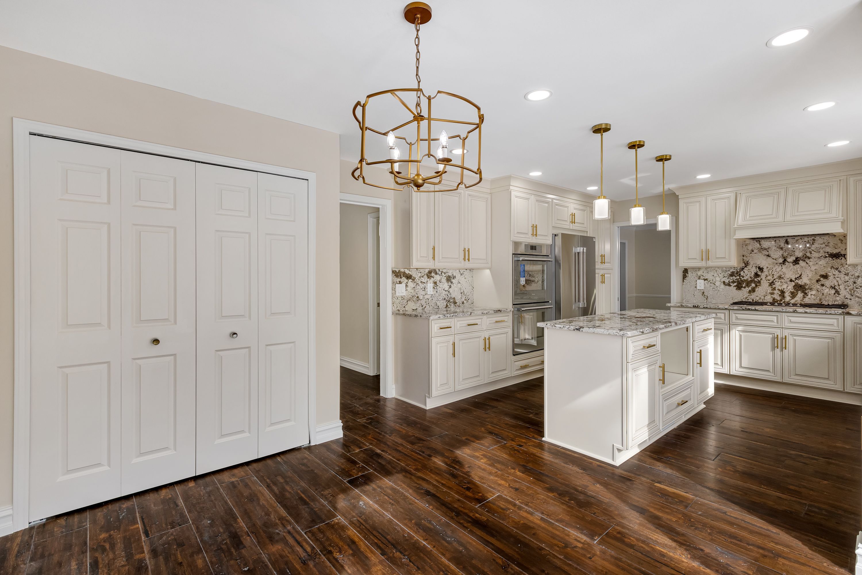 Bloomfield Township, Michigan 48302, United States, 4 Bedrooms Bedrooms, ,5 BathroomsBathrooms,Residential,Pending,81177