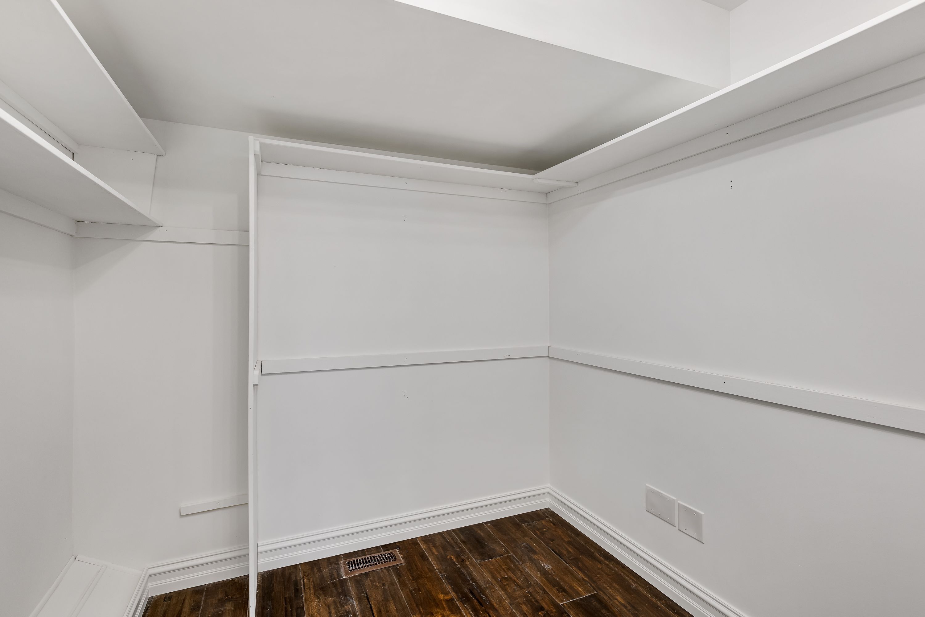 Bloomfield Township, Michigan 48302, United States, 4 Bedrooms Bedrooms, ,5 BathroomsBathrooms,Residential,Pending,81177