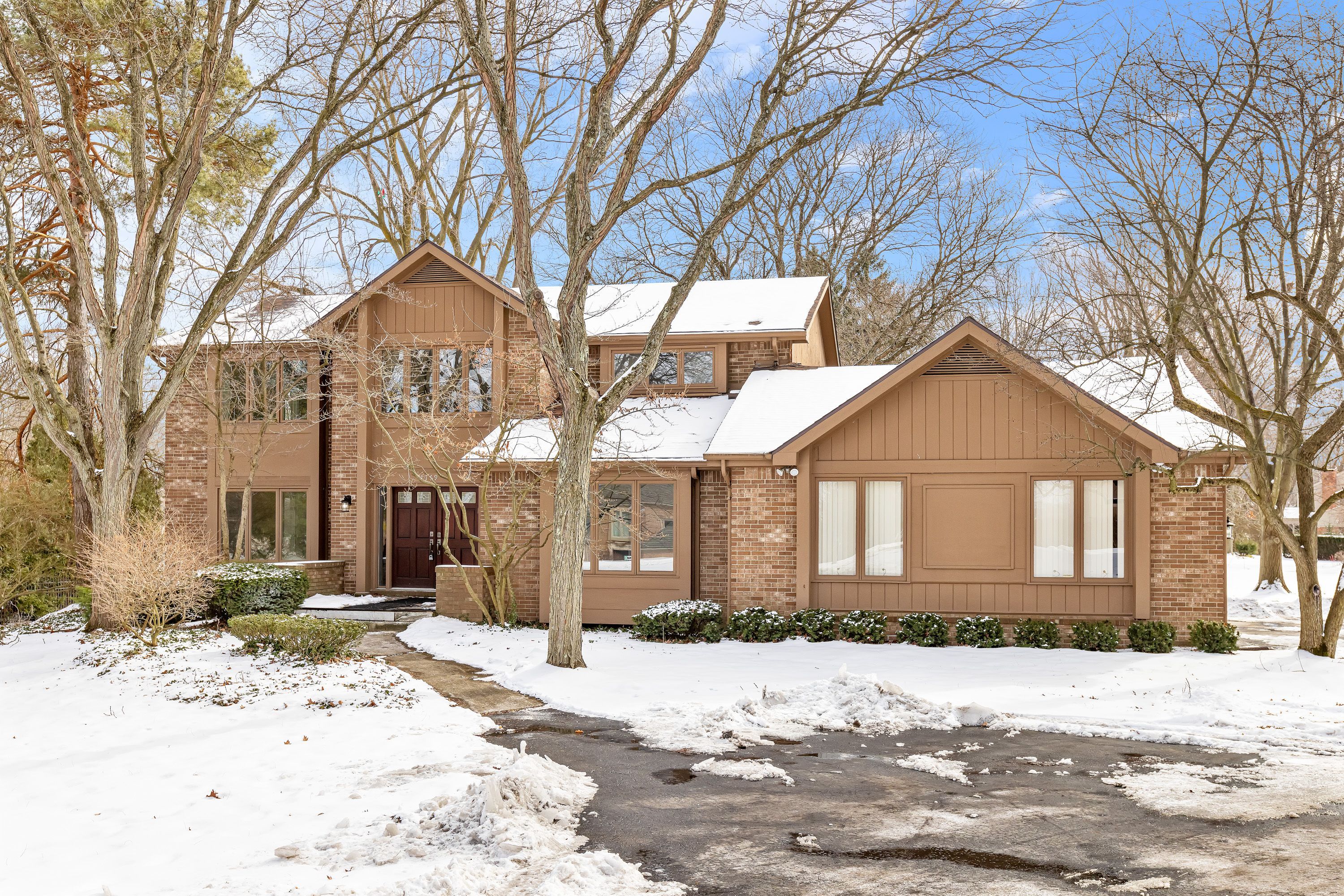 Bloomfield Township, Michigan 48302, United States, 4 Bedrooms Bedrooms, ,5 BathroomsBathrooms,Residential,Pending,81177