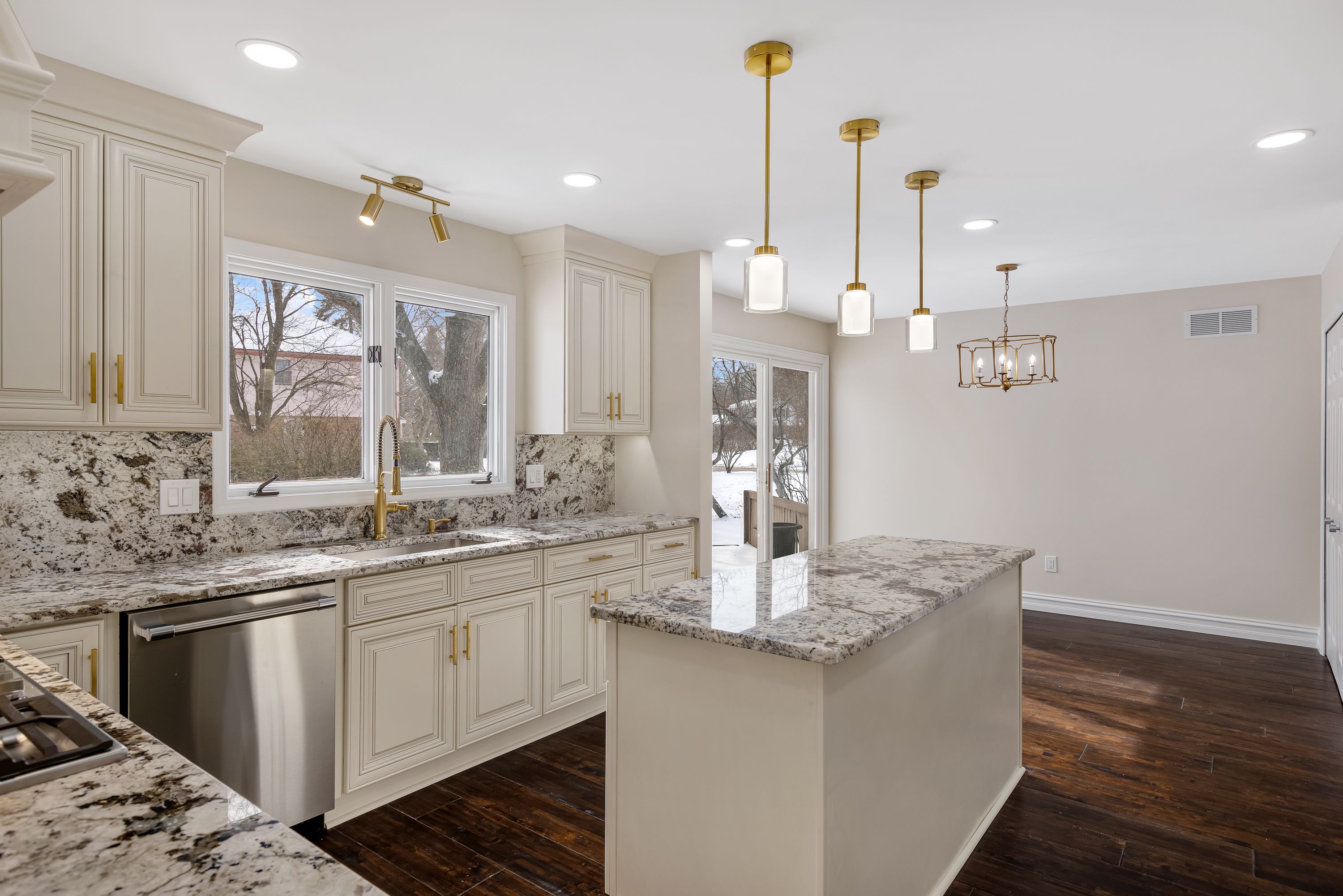 Bloomfield Township, Michigan 48302, United States, 4 Bedrooms Bedrooms, ,5 BathroomsBathrooms,Residential,Pending,81177