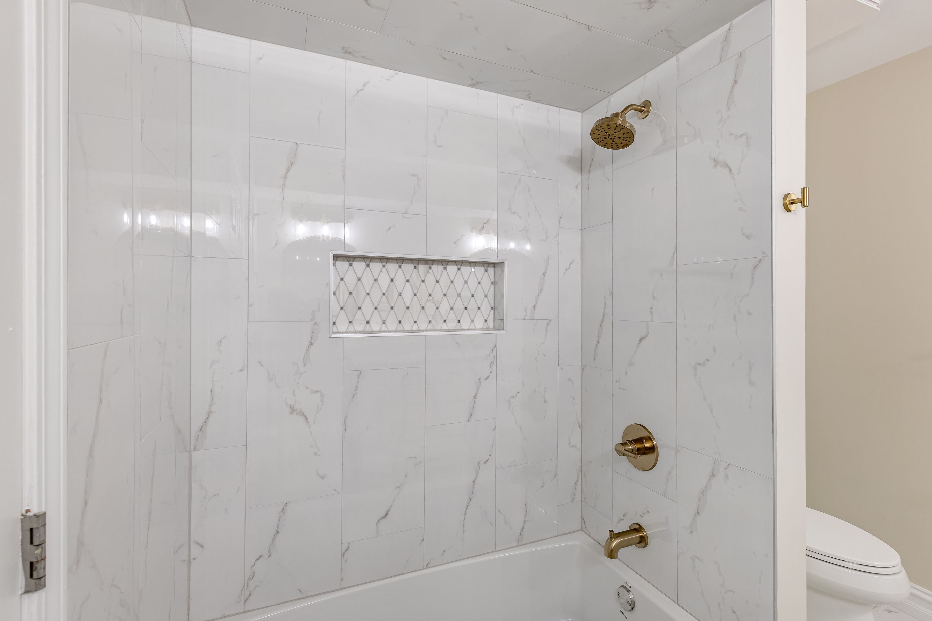 Bloomfield Township, Michigan 48302, United States, 4 Bedrooms Bedrooms, ,5 BathroomsBathrooms,Residential,Pending,81177