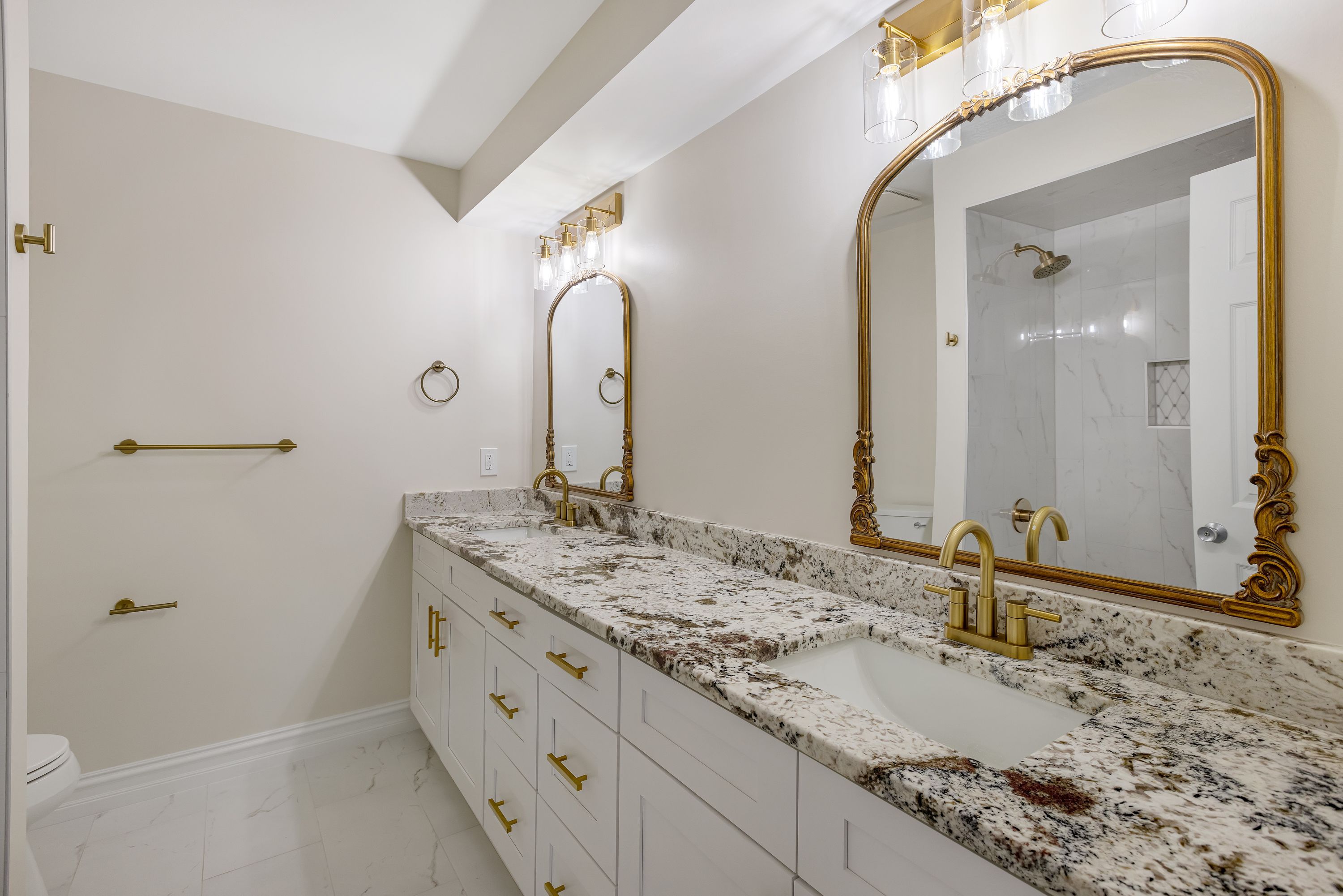 Bloomfield Township, Michigan 48302, United States, 4 Bedrooms Bedrooms, ,5 BathroomsBathrooms,Residential,Pending,81177