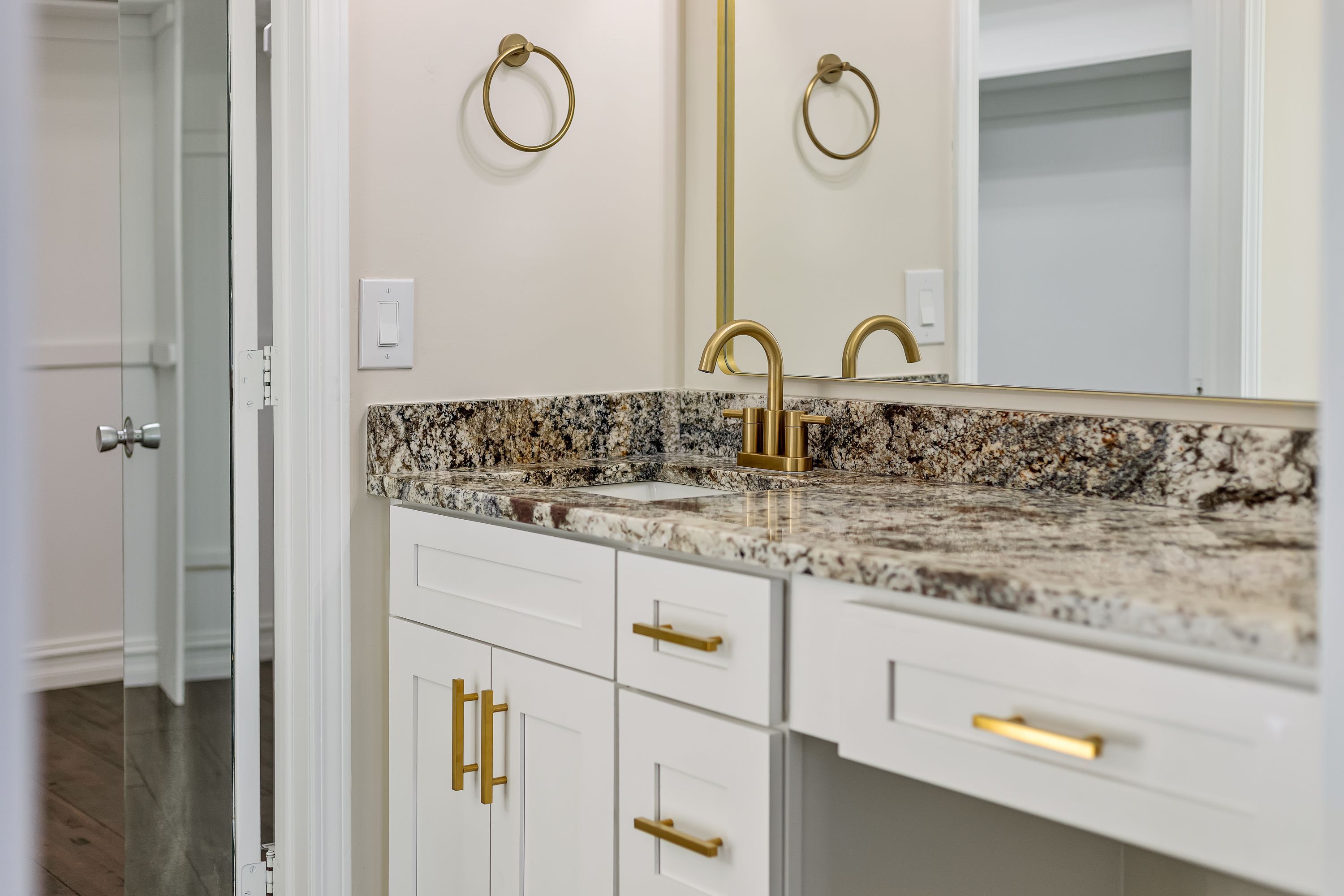 Bloomfield Township, Michigan 48302, United States, 4 Bedrooms Bedrooms, ,5 BathroomsBathrooms,Residential,Pending,81177