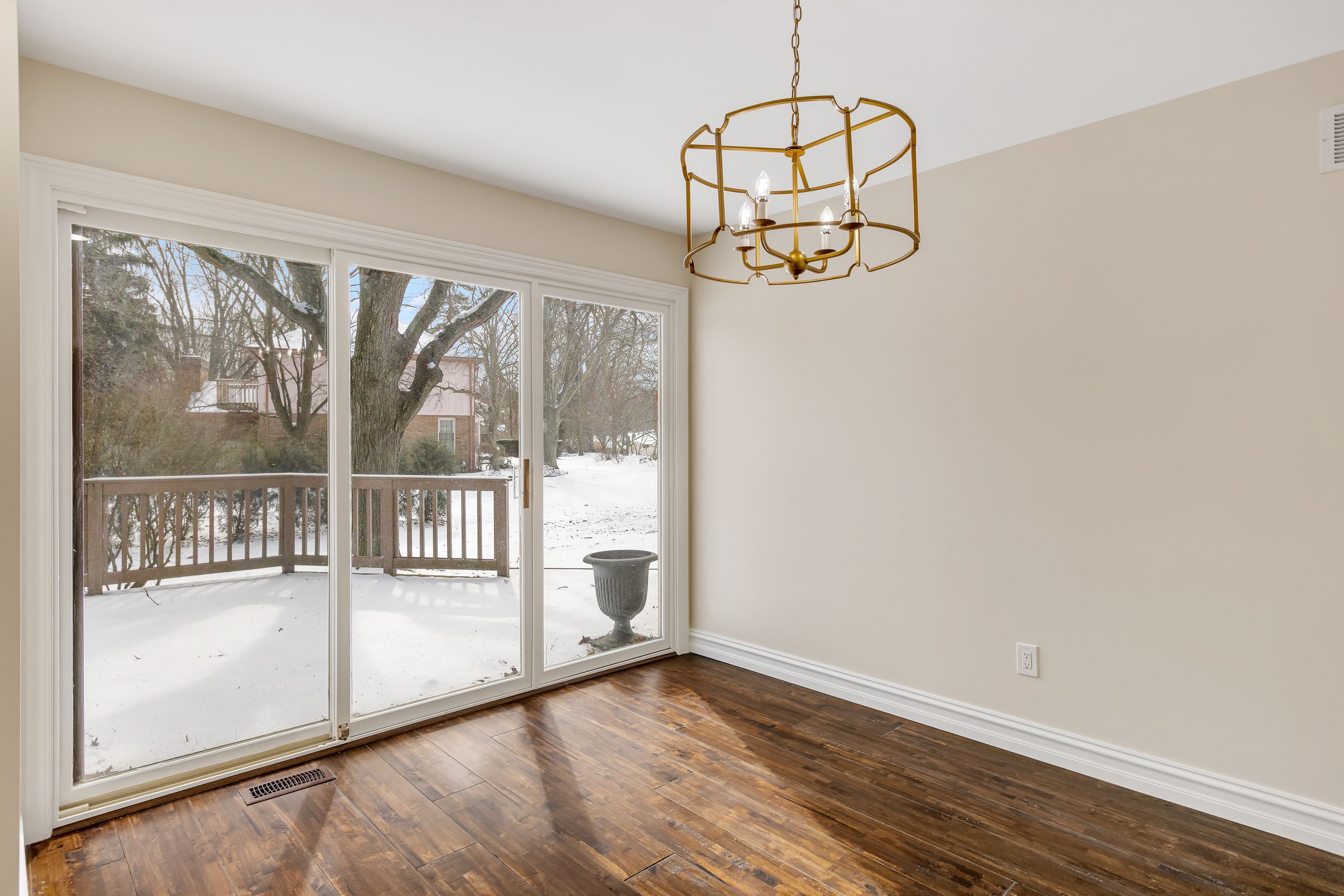 Bloomfield Township, Michigan 48302, United States, 4 Bedrooms Bedrooms, ,5 BathroomsBathrooms,Residential,Pending,81177