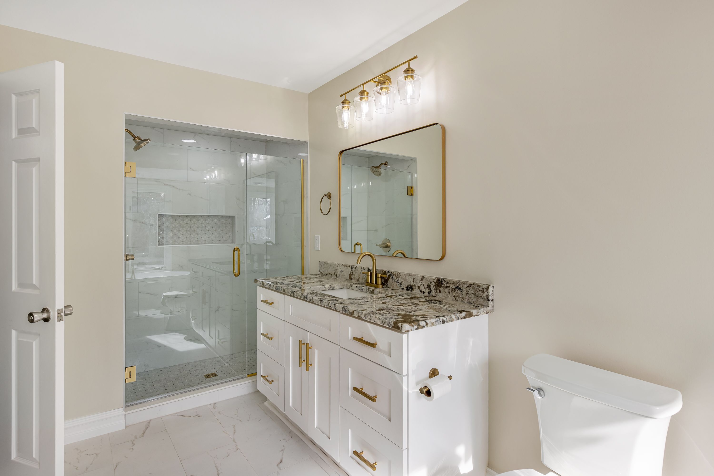 Bloomfield Township, Michigan 48302, United States, 4 Bedrooms Bedrooms, ,5 BathroomsBathrooms,Residential,Pending,81177