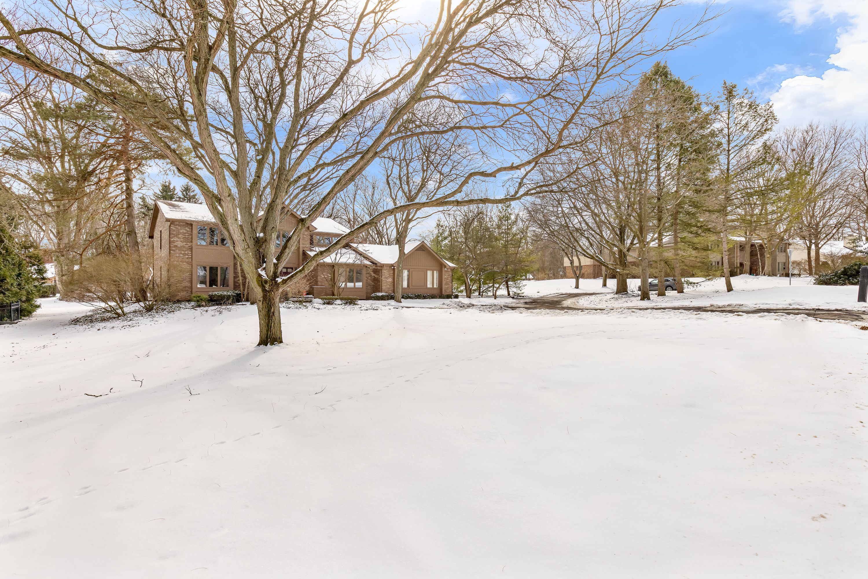 Bloomfield Township, Michigan 48302, United States, 4 Bedrooms Bedrooms, ,5 BathroomsBathrooms,Residential,Pending,81177