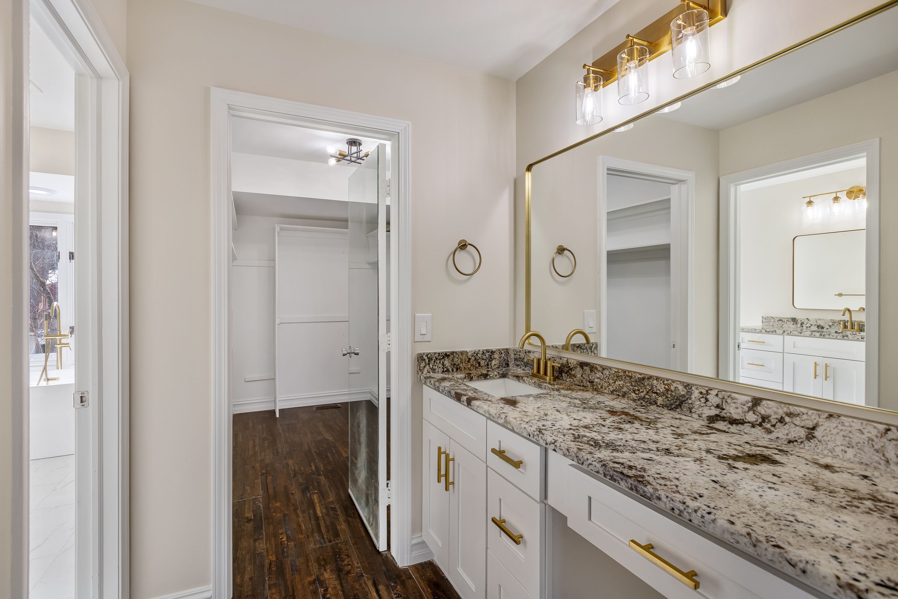 Bloomfield Township, Michigan 48302, United States, 4 Bedrooms Bedrooms, ,5 BathroomsBathrooms,Residential,Pending,81177