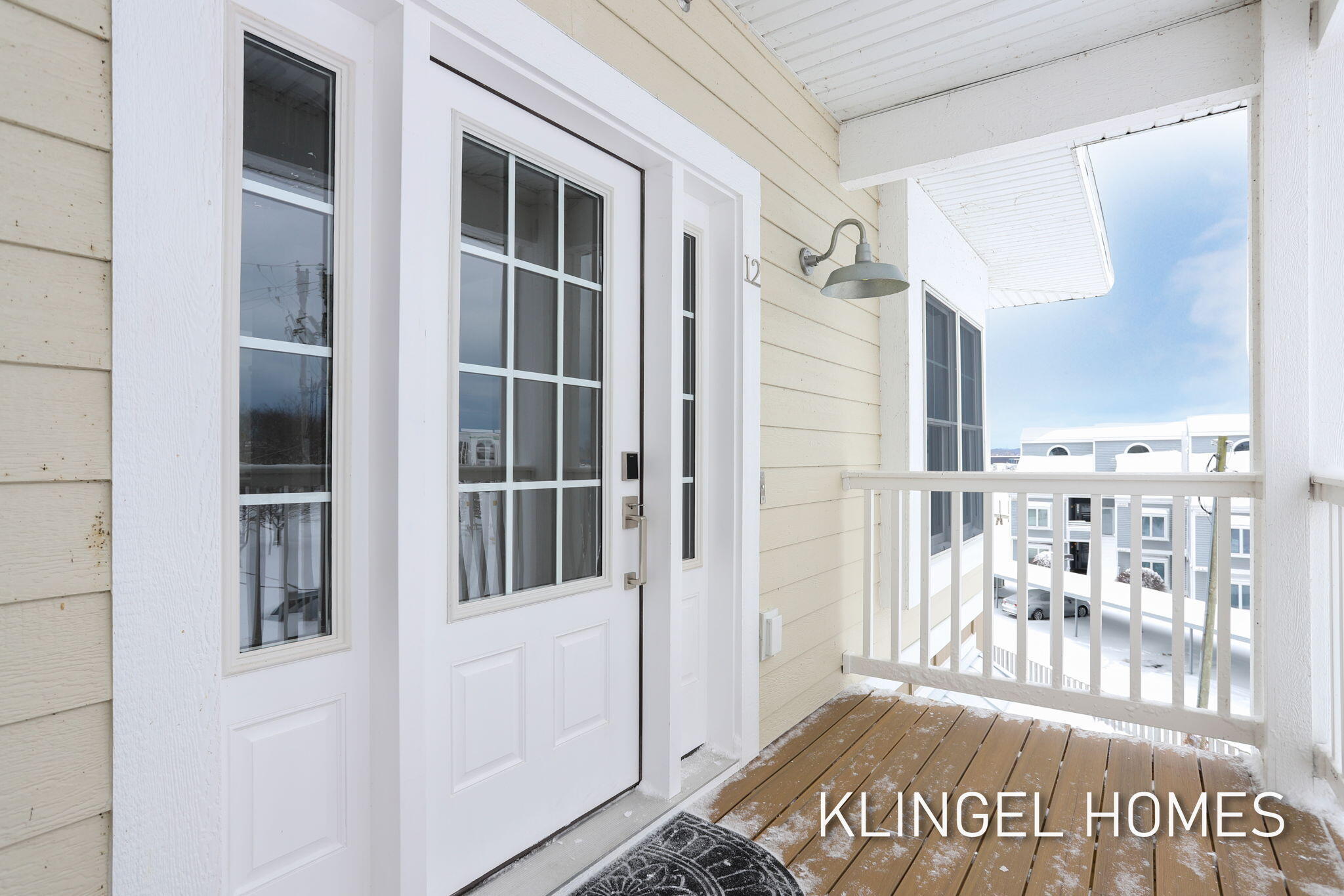 930 W Savidge Street 12