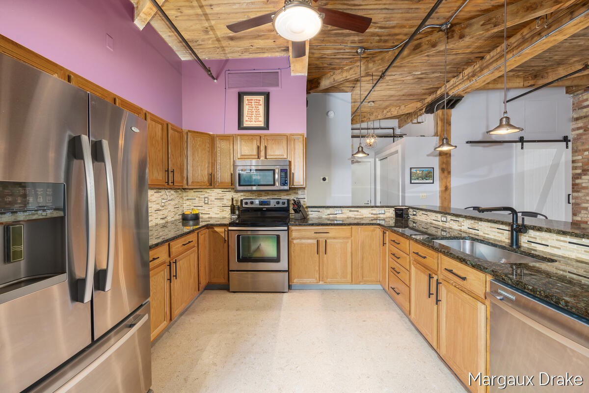 940 Monroe Avenue NW 552