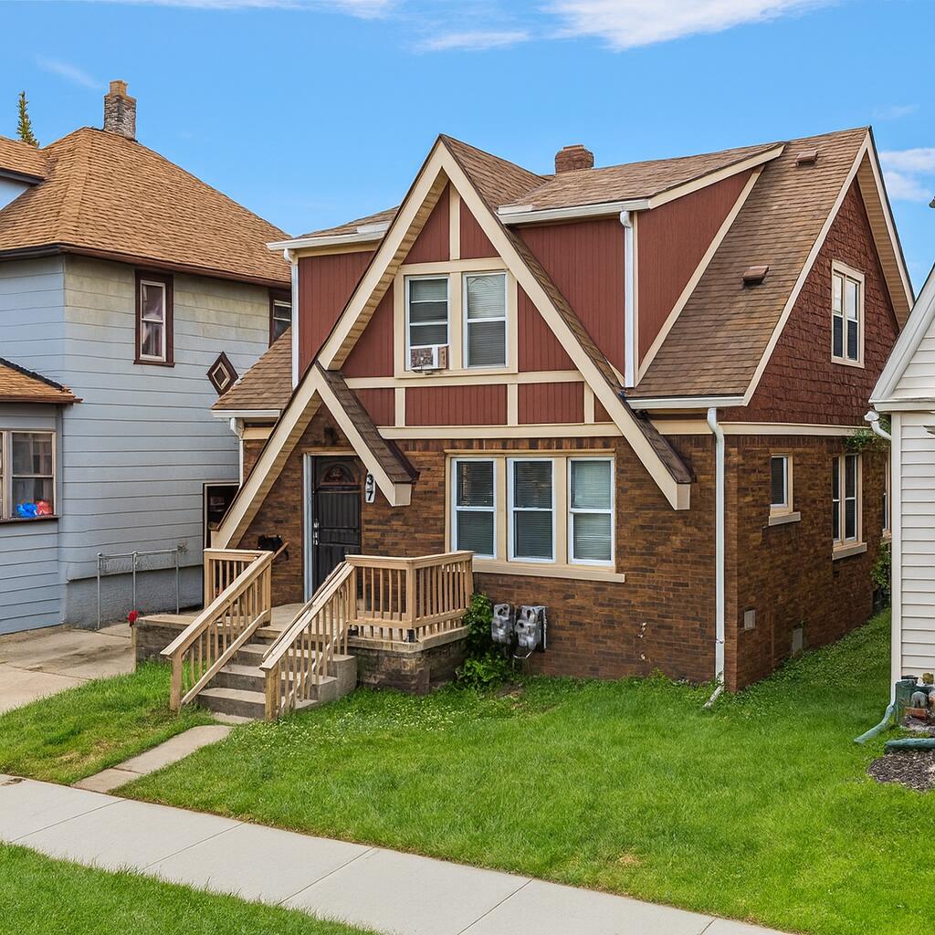 37 W Woodward Avenue