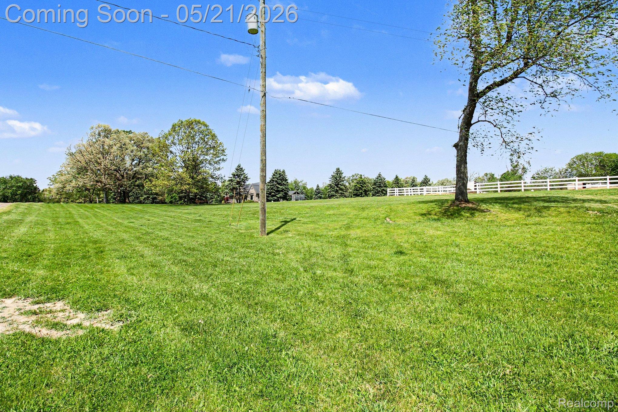 2352 Meadowood Lane