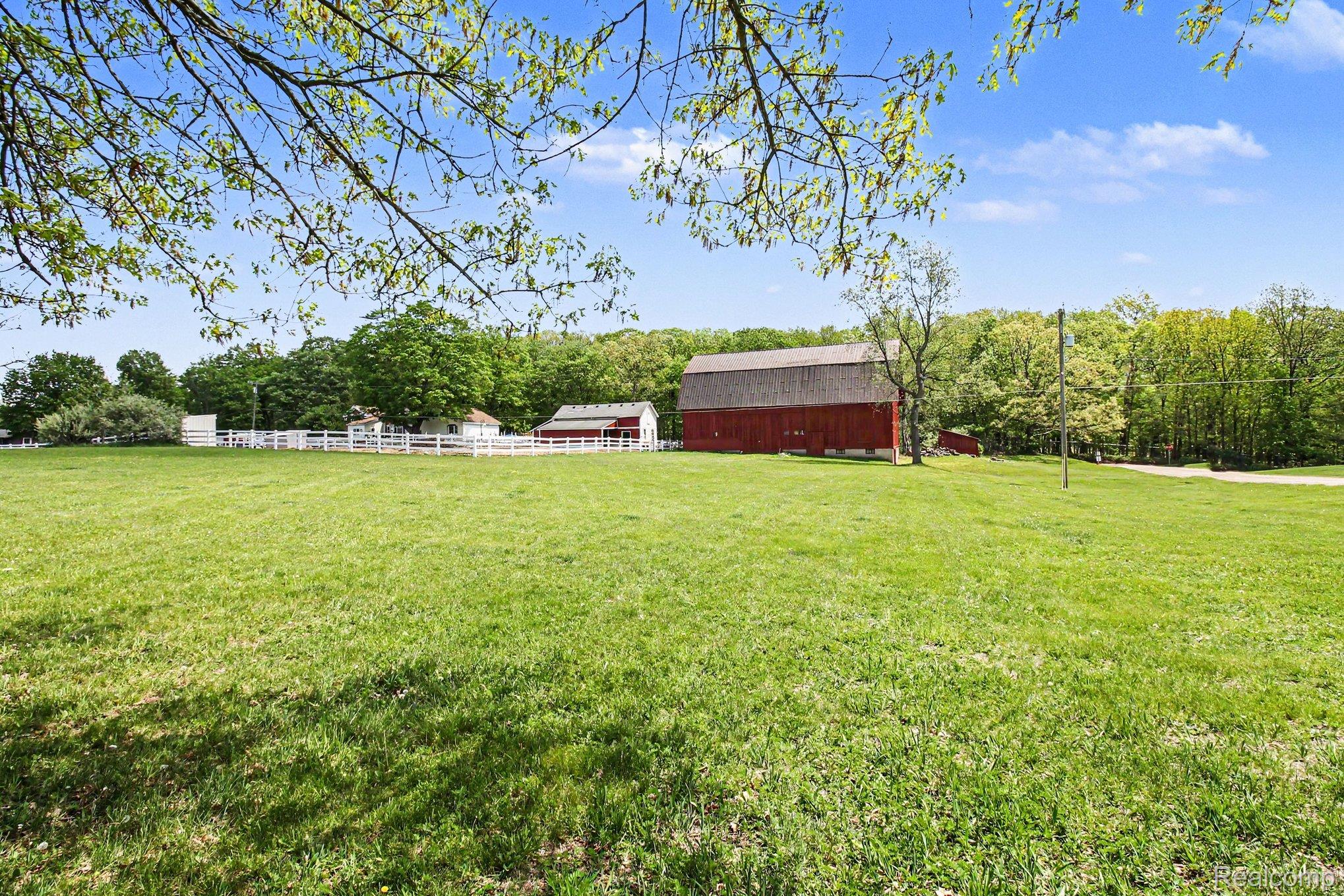 2352 Meadowood Lane