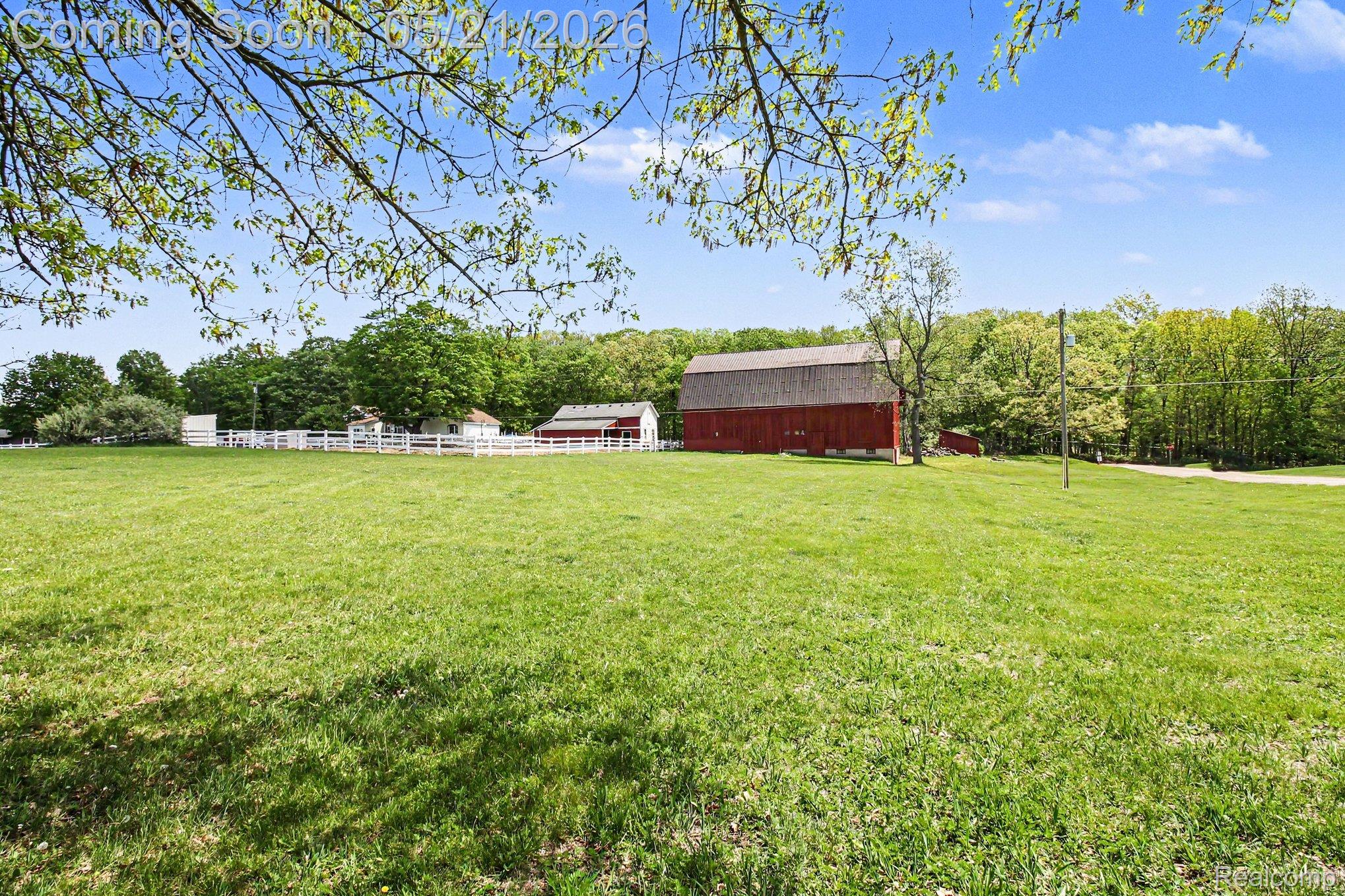2352 Meadowood Lane