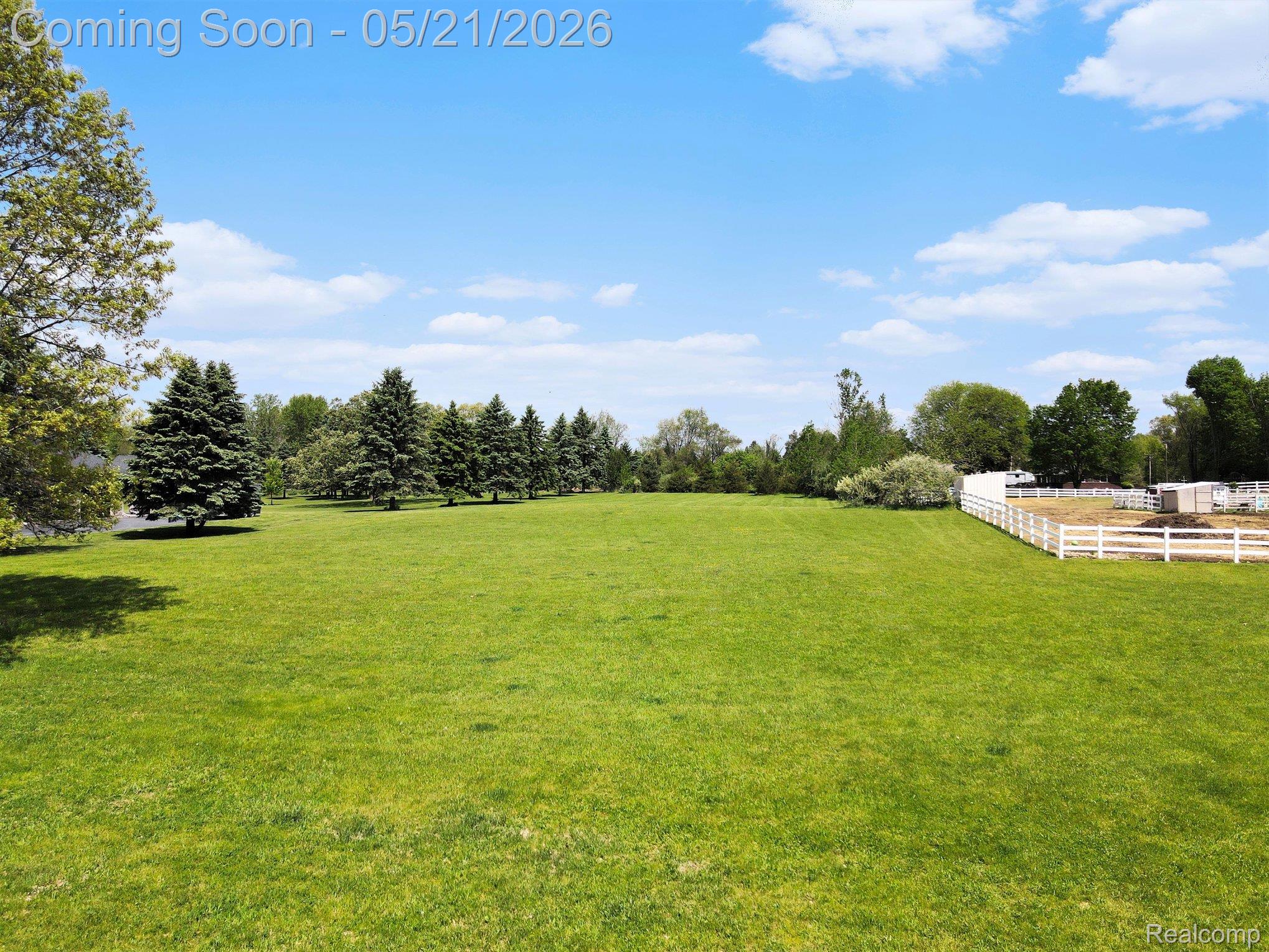 2352 Meadowood Lane