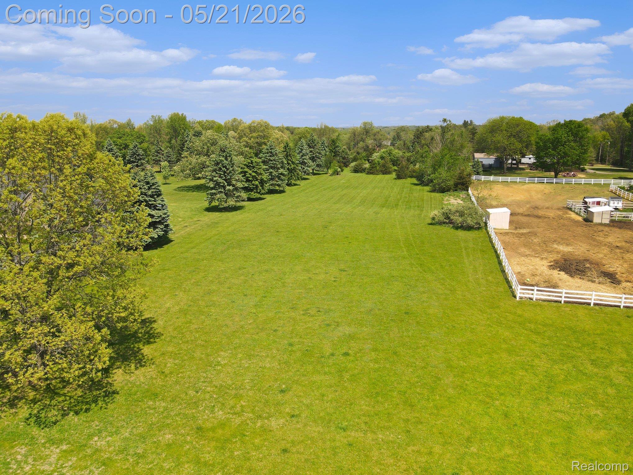 2352 Meadowood Lane
