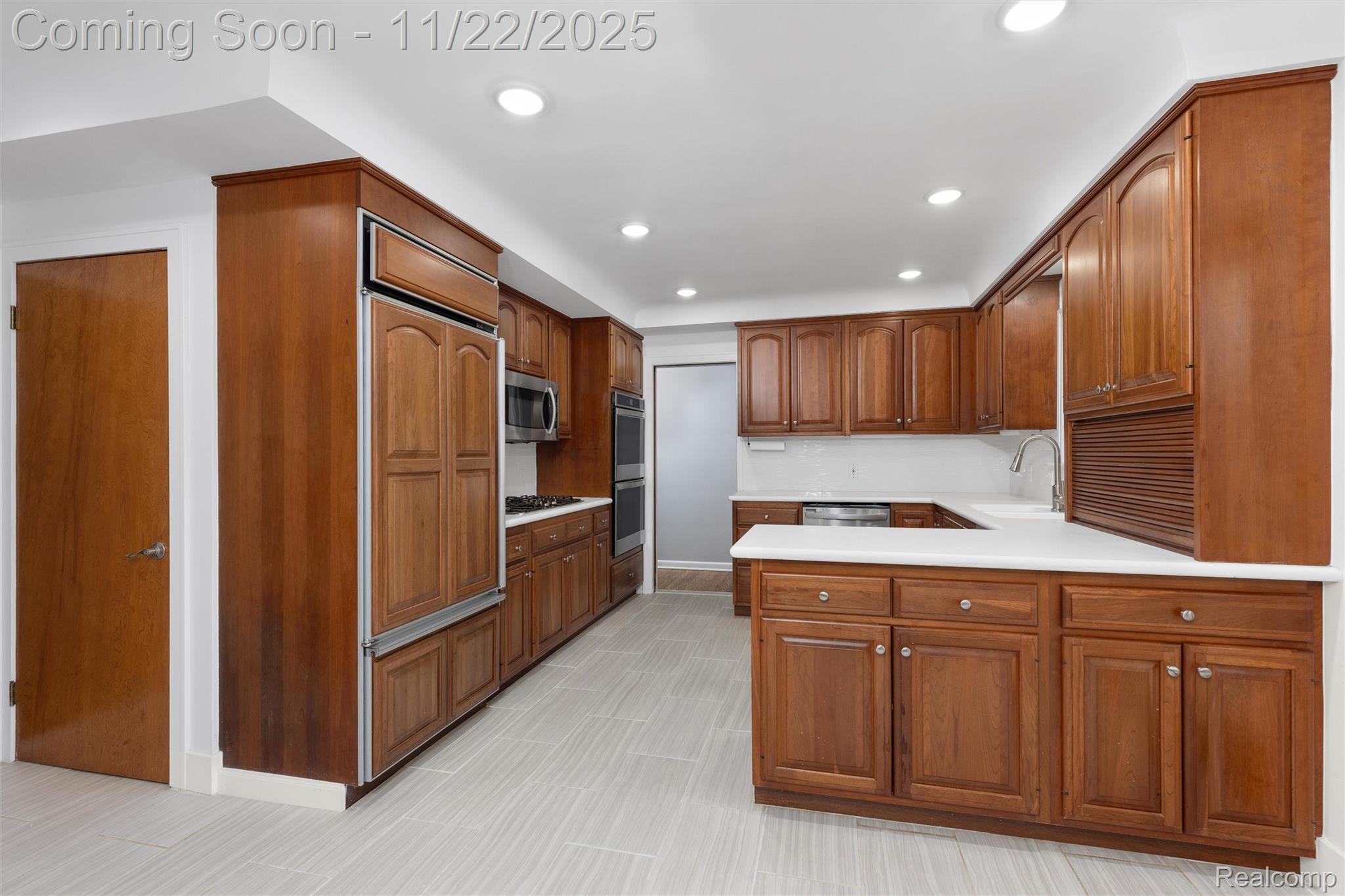 22429 Lakecrest Street