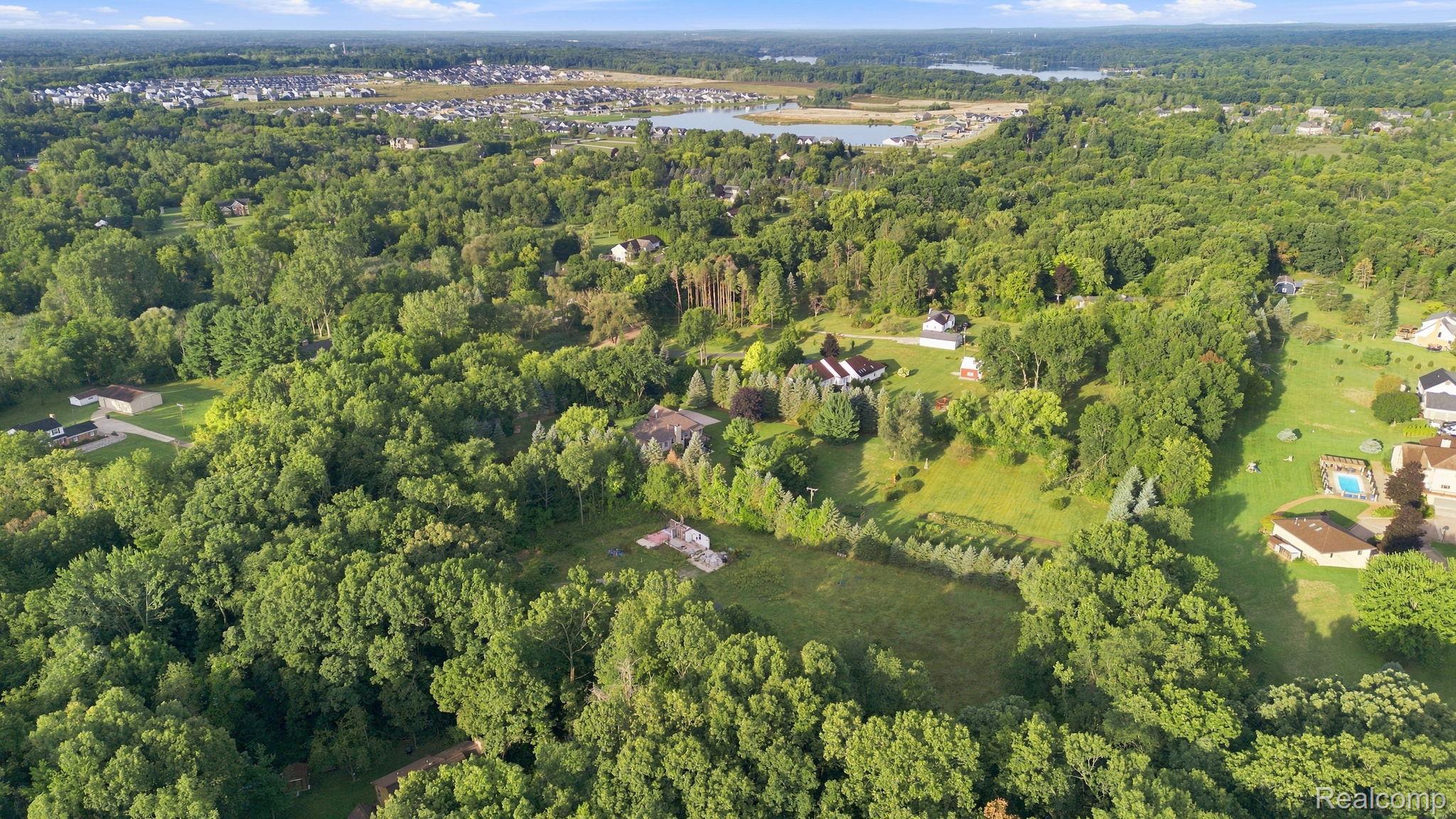 700 W Maple Road