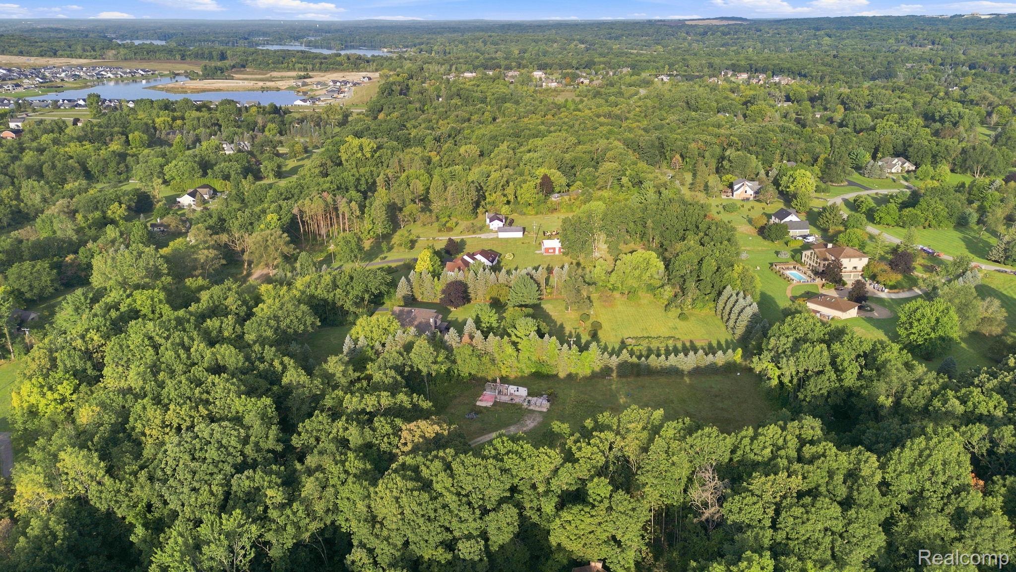 700 W Maple Road