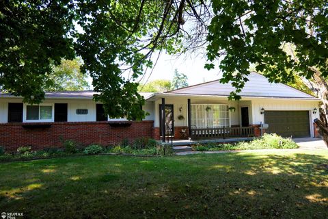 1227 N Jackson Street Lapeer City MI 48446