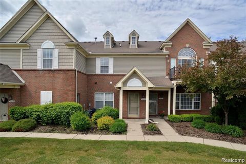 20039 HIDDEN OAKS Drive Brownstown Charter Township MI 48183