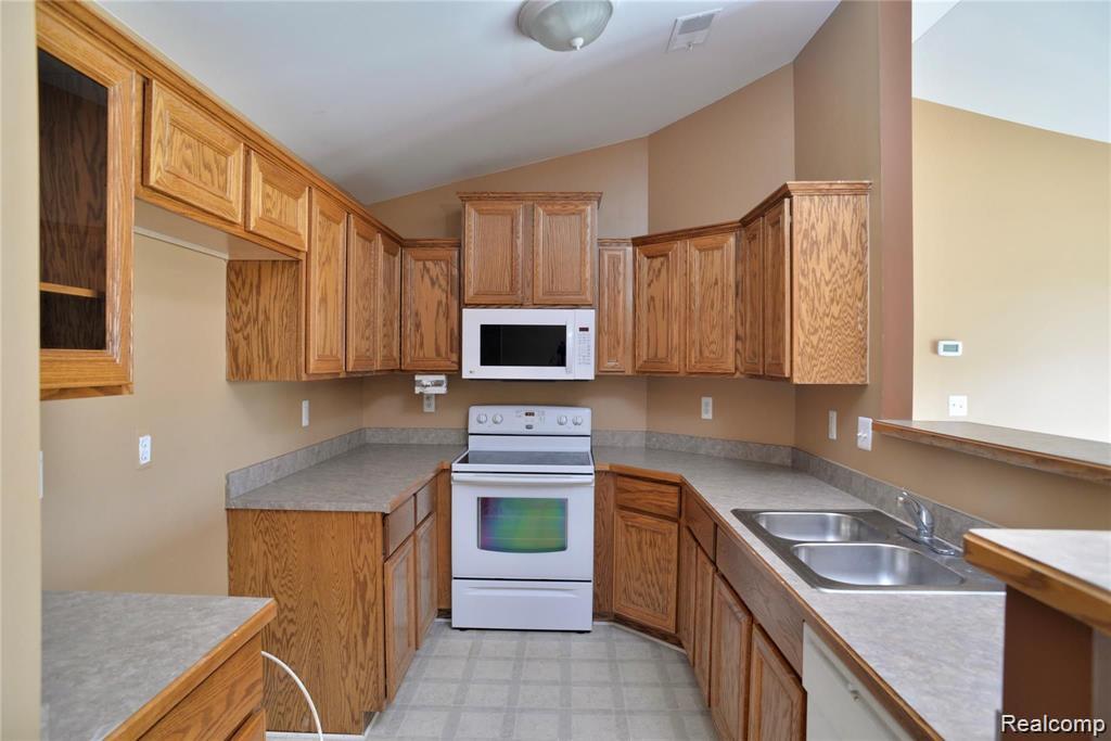 20039 HIDDEN OAKS Drive