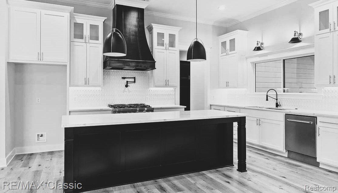 5018 NORTHLAWN (Ranch) Drive
