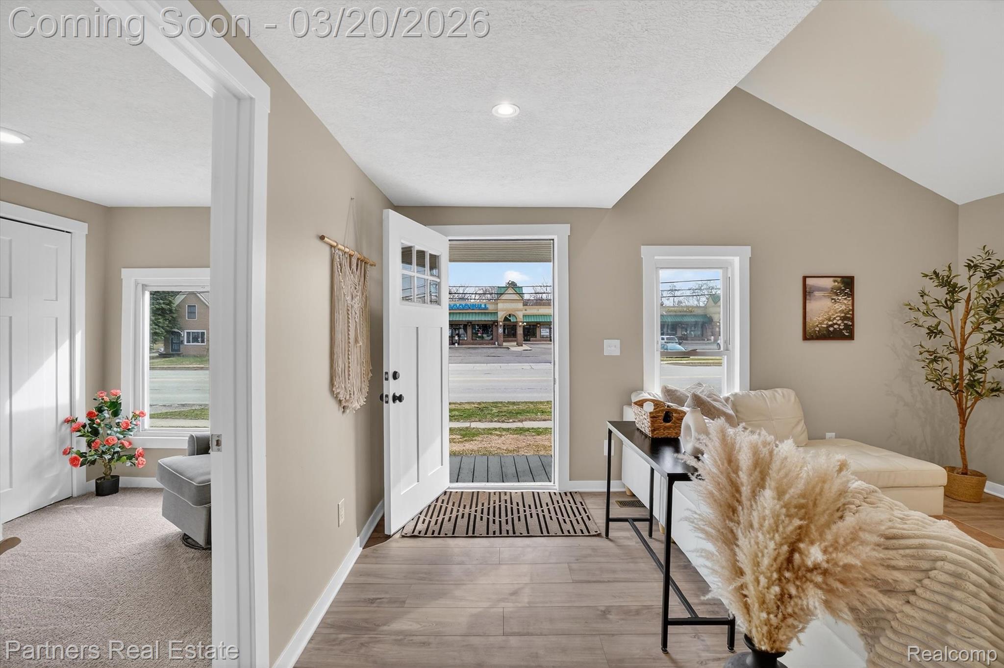 718 W Grand River Avenue