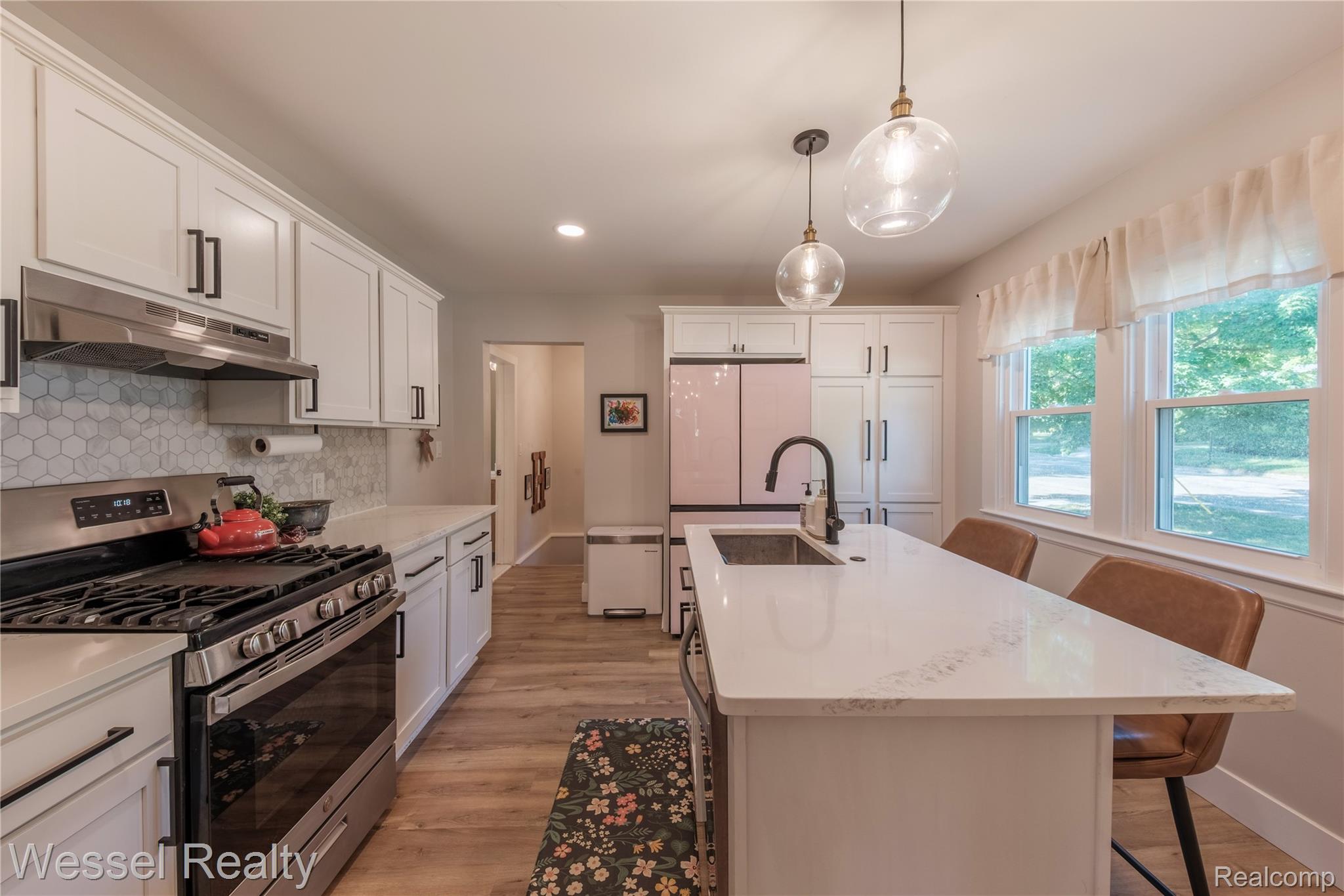 329 W Saint Clair Street