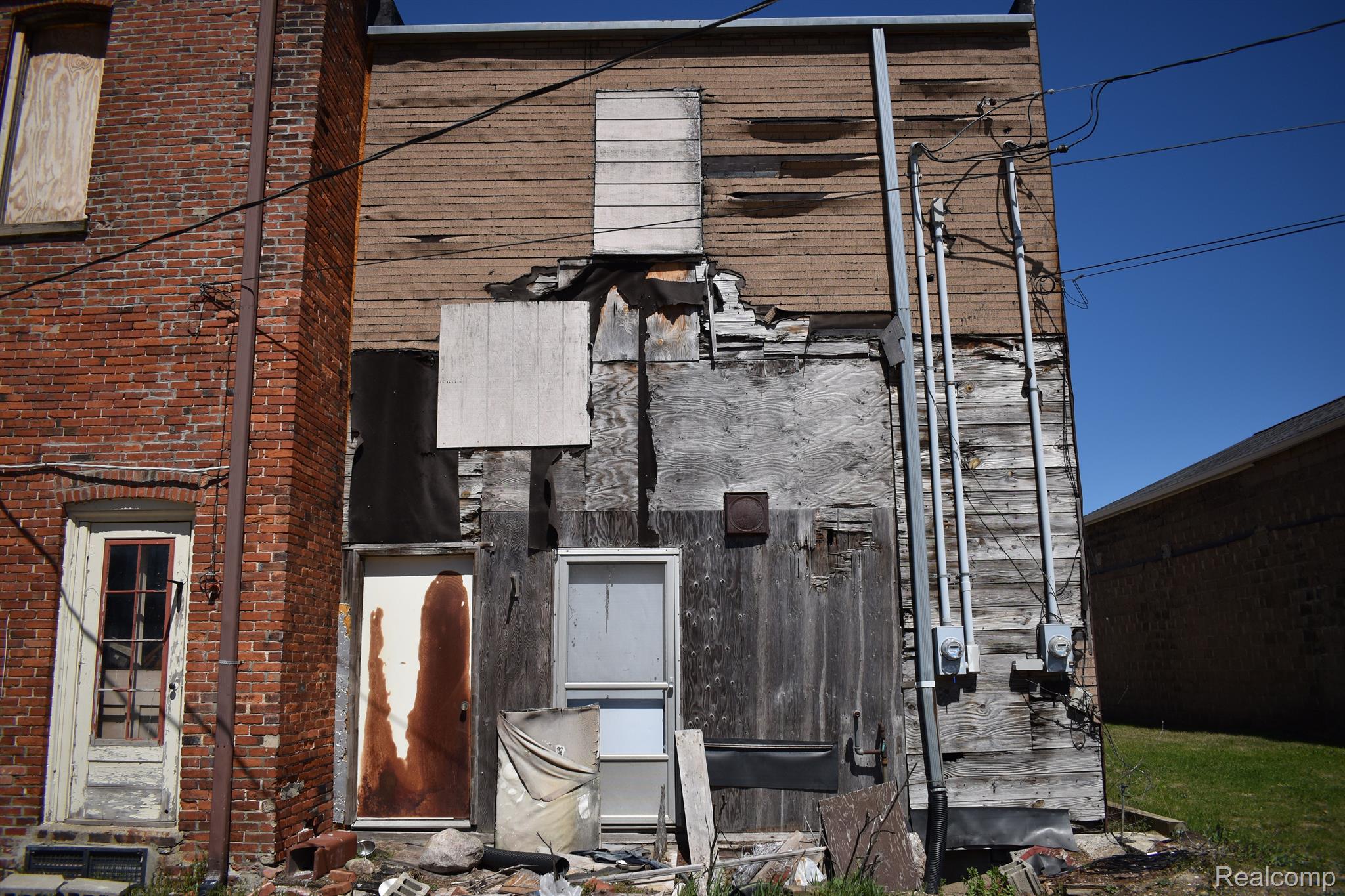 4439 MAIN Street