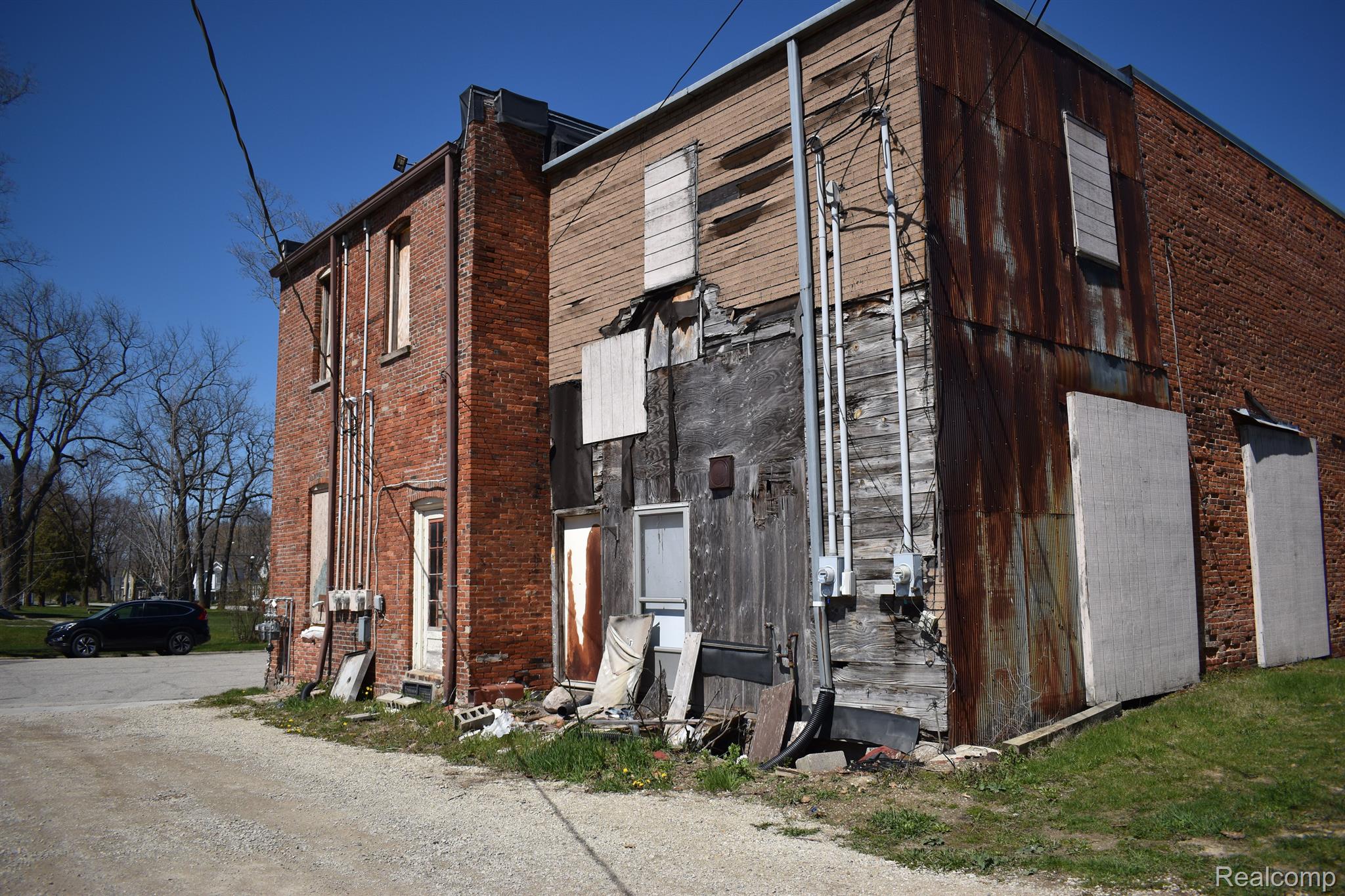 4439 MAIN Street