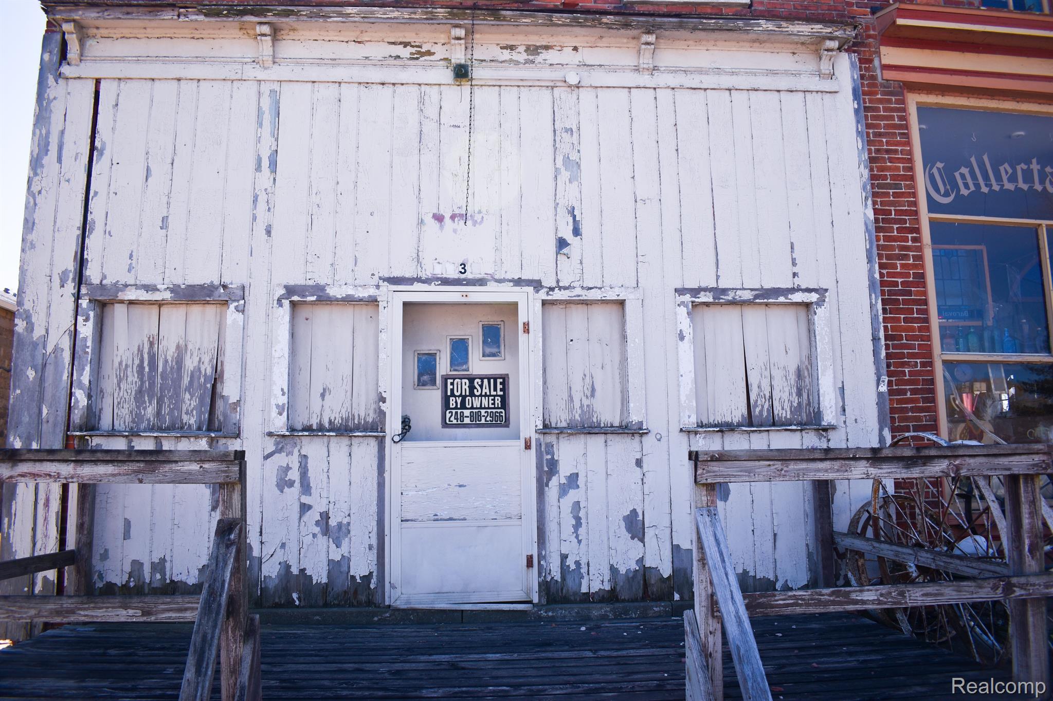 4439 MAIN Street