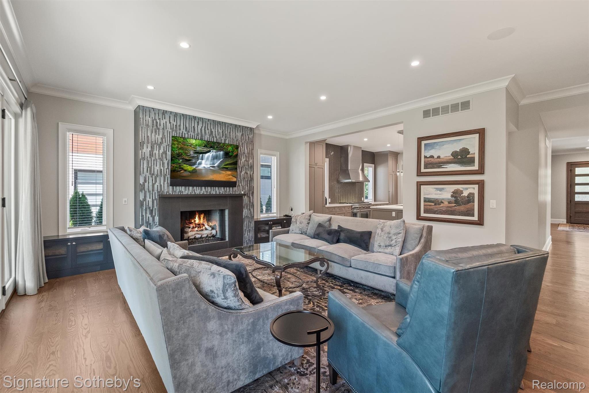 1295 Lakeside Drive