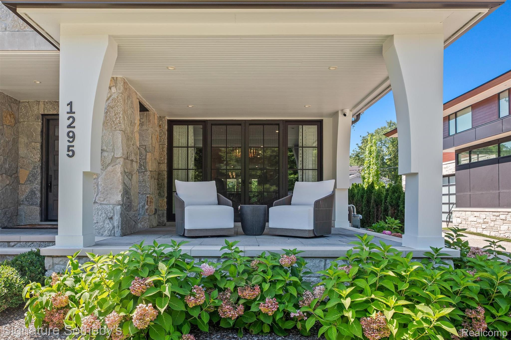 1295 Lakeside Drive