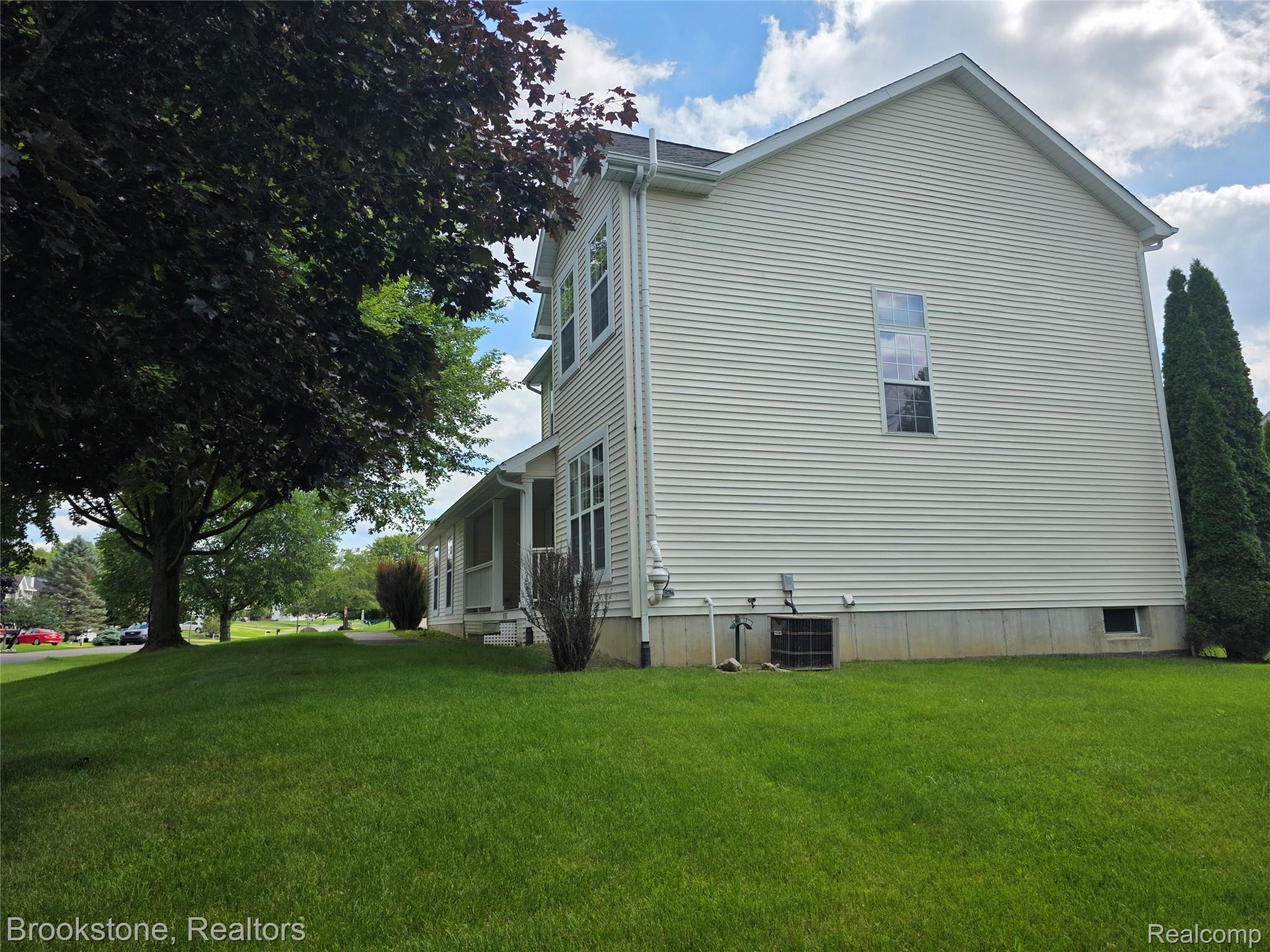 14388 Oak Leaf Trail