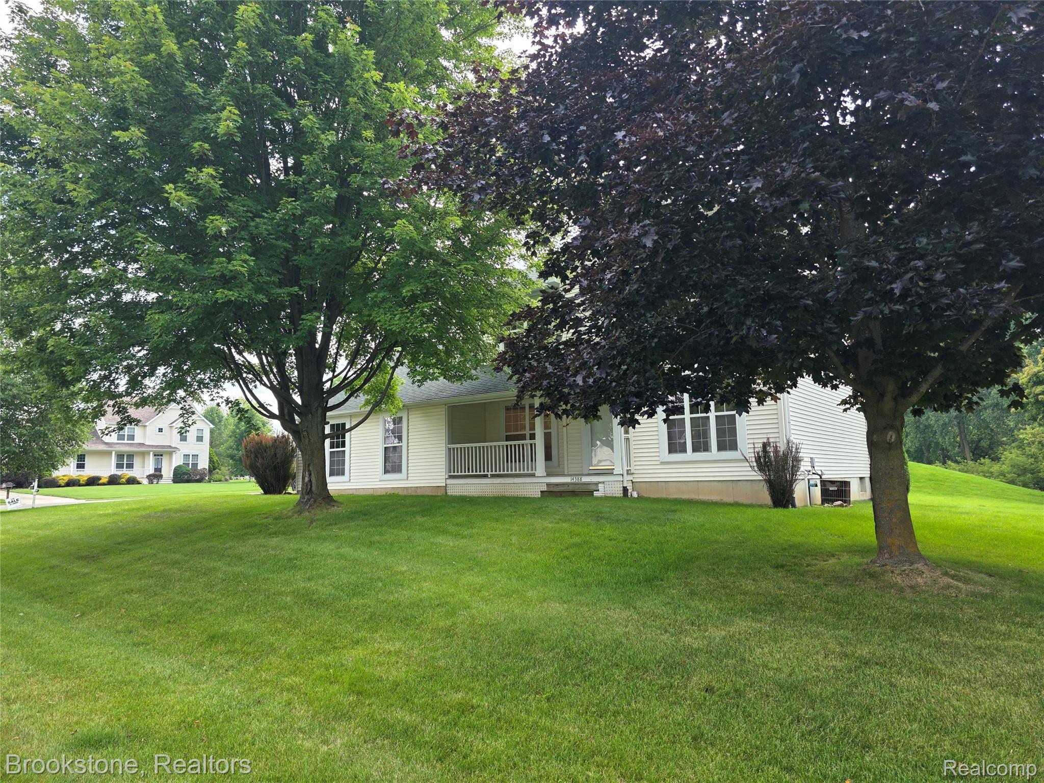 14388 Oak Leaf Trail