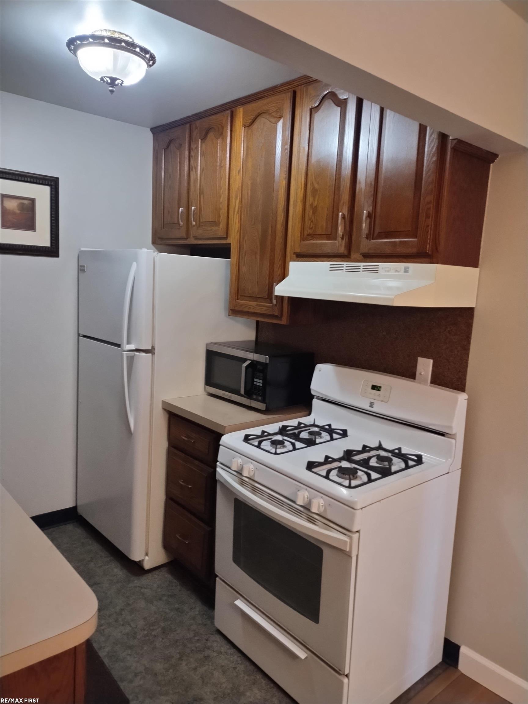 45547 Kensington Street