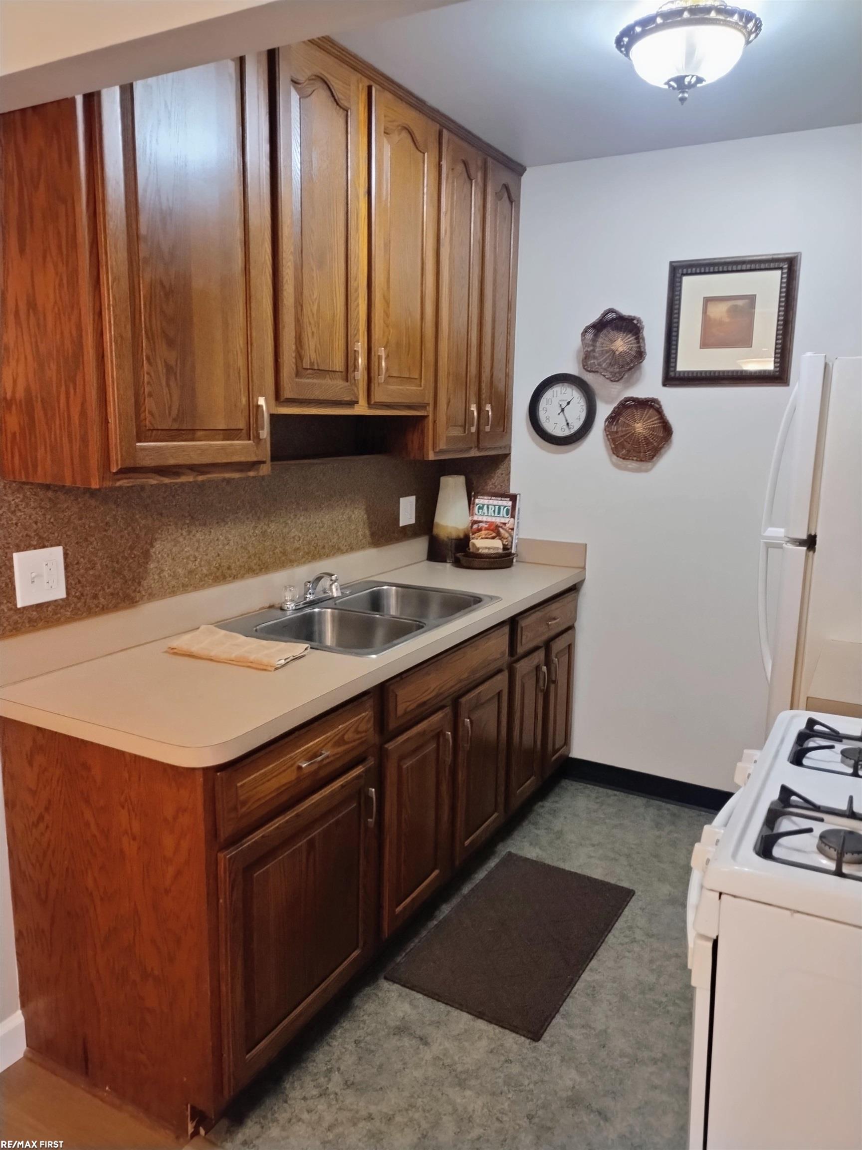 45547 Kensington Street