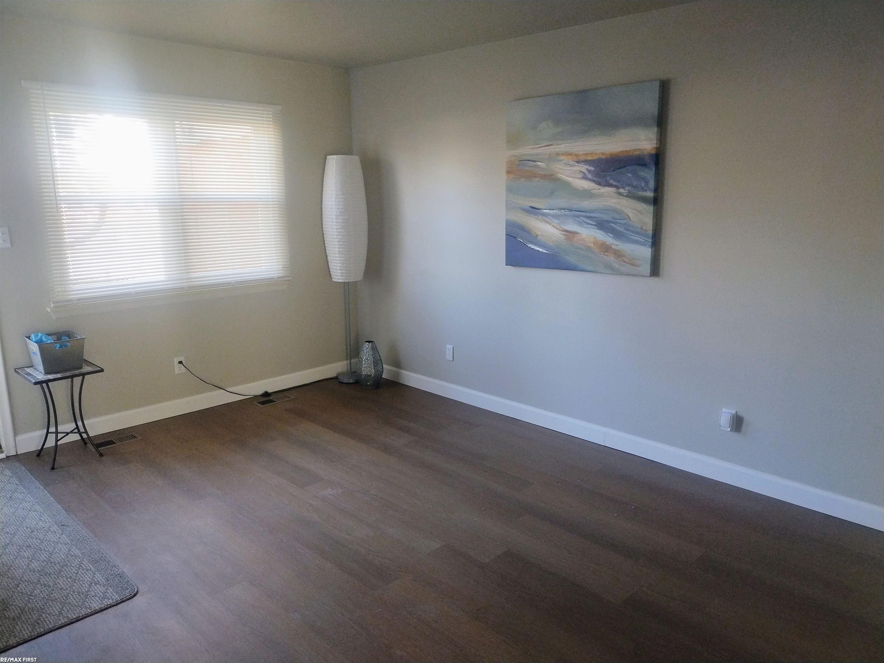 45547 Kensington Street