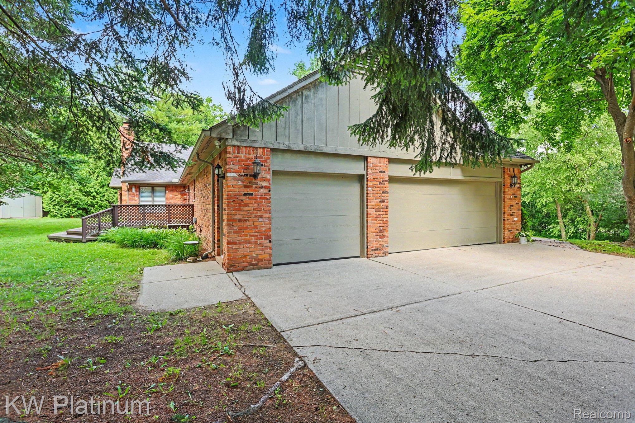 41945 Hillview Drive