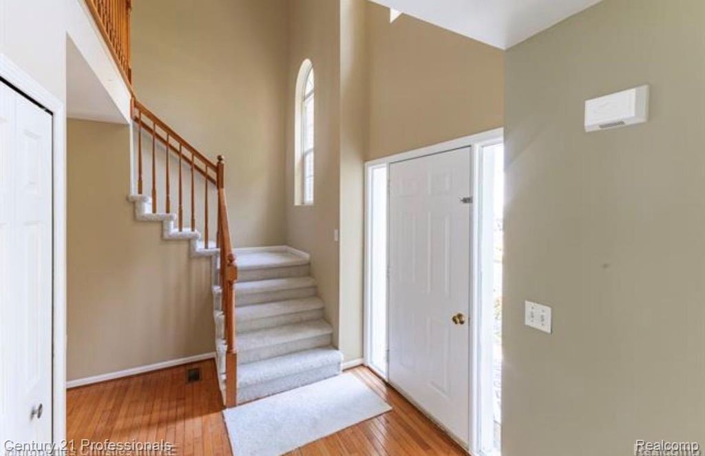 Photo of 2314 Cedar Knoll Drive, Troy City, MI 48083 (MLS # 20261027610)