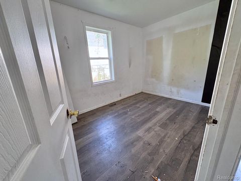 Tiny photo for 2840 Oldsmobile Avenue, Waterford Charter Township, MI 48328 (MLS # 20261040300)