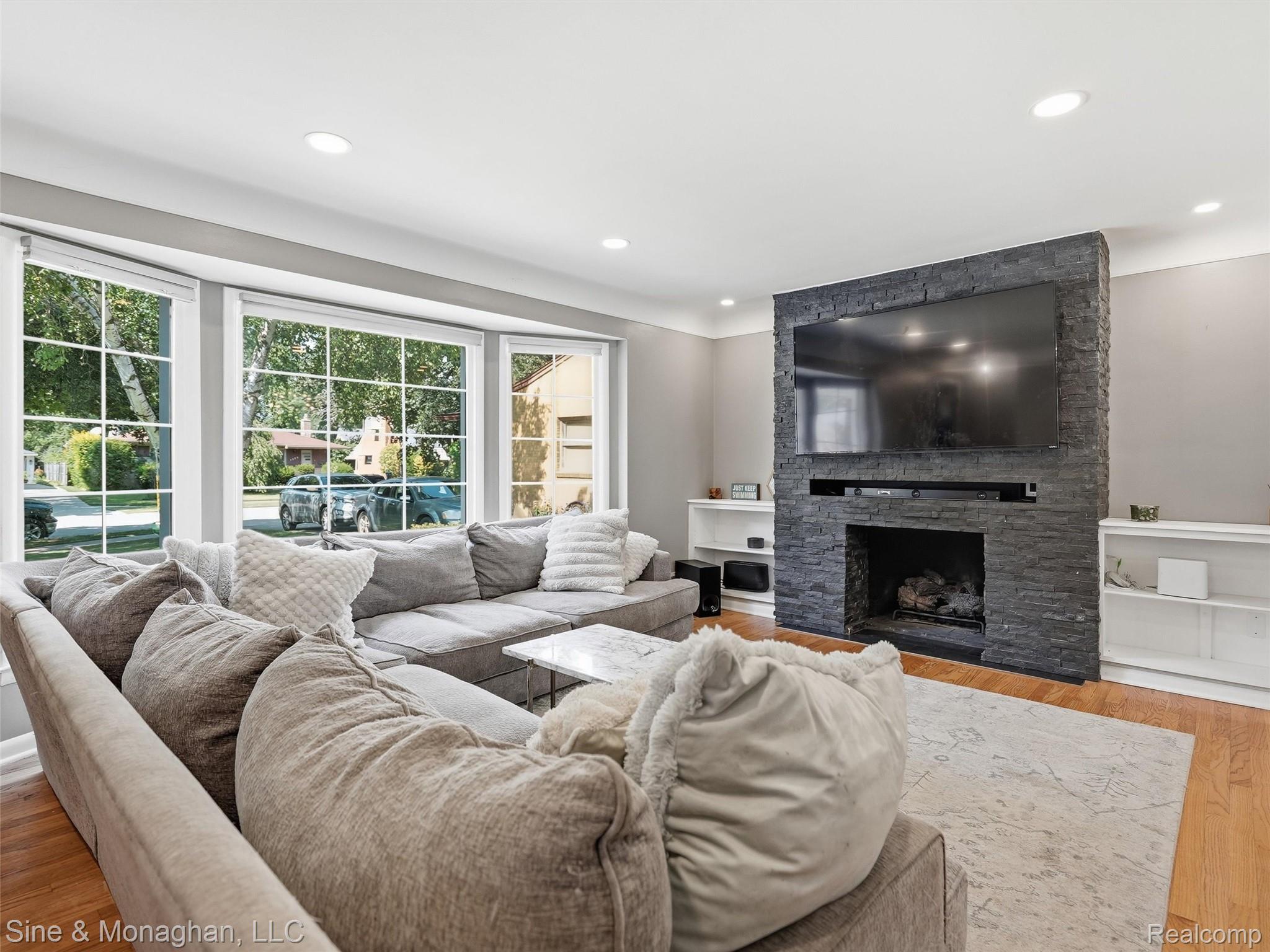 1327 Alicia Court