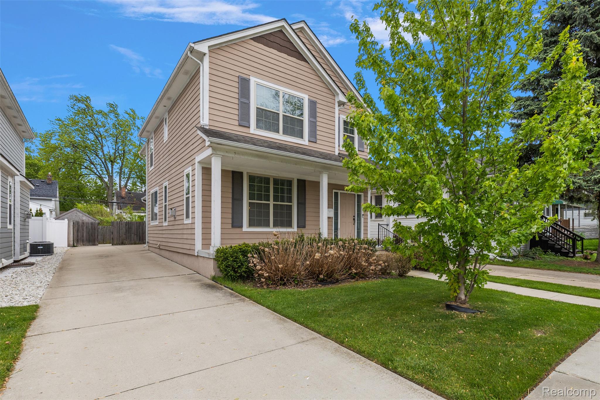 215 La Plaza Court