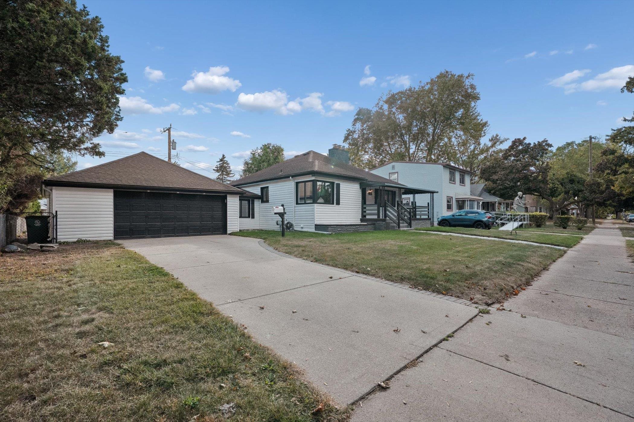 2010 Kalama Avenue