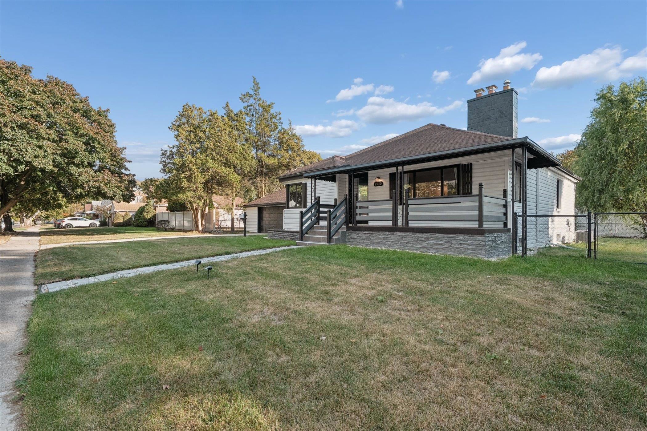 2010 Kalama Avenue