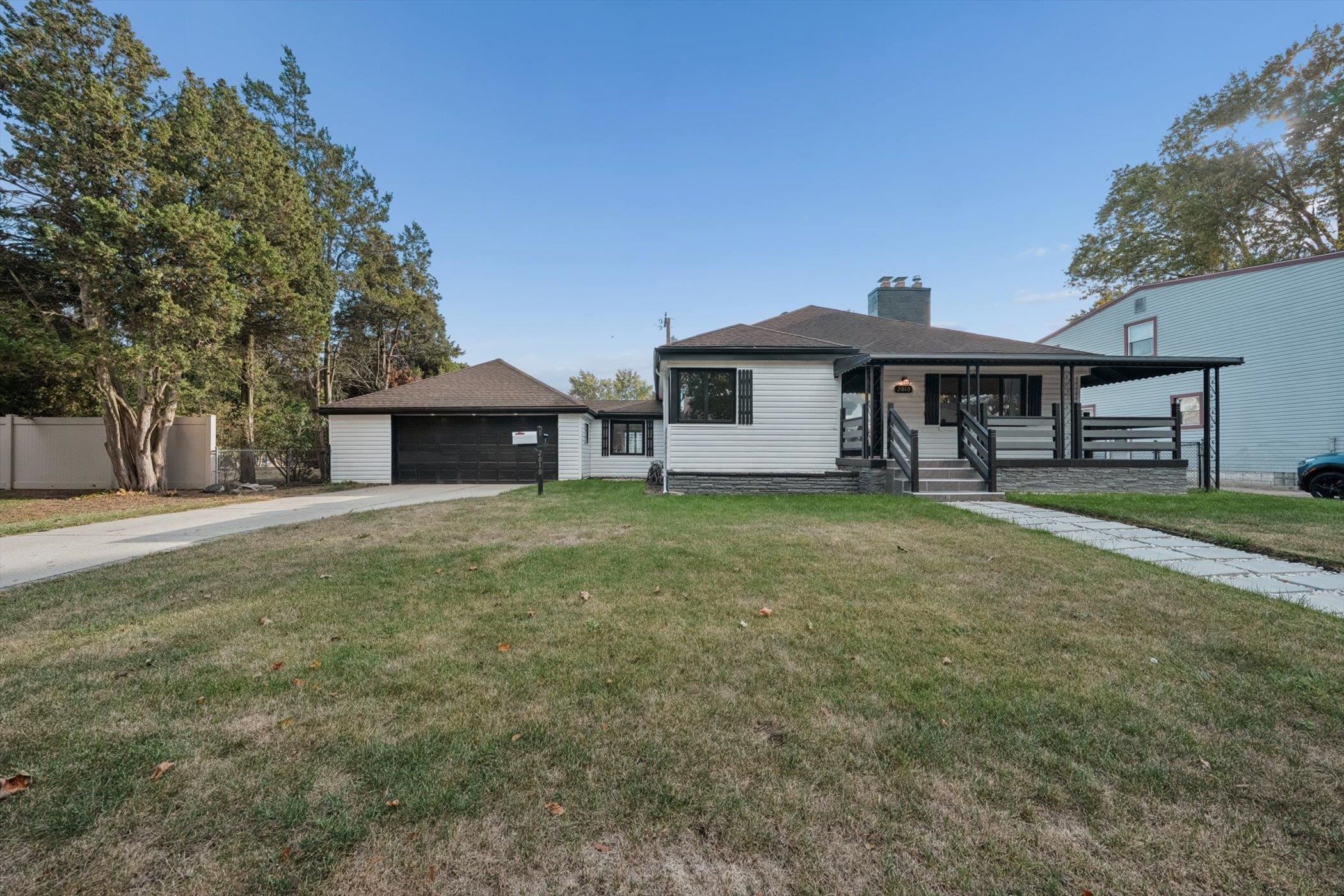 2010 Kalama Avenue