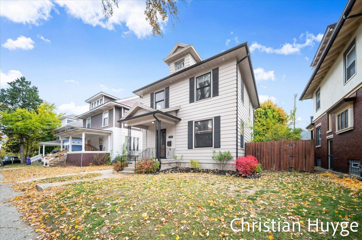 328 Carlton Avenue SE