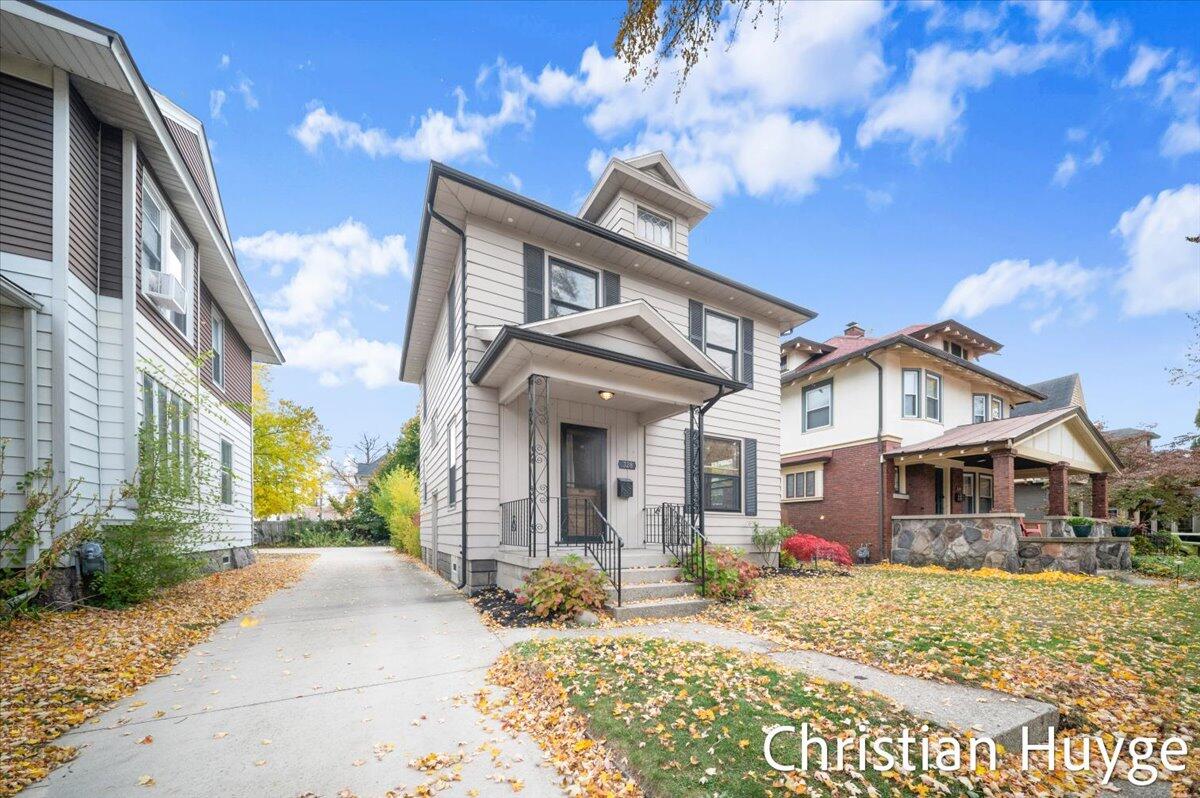 328 Carlton Avenue SE